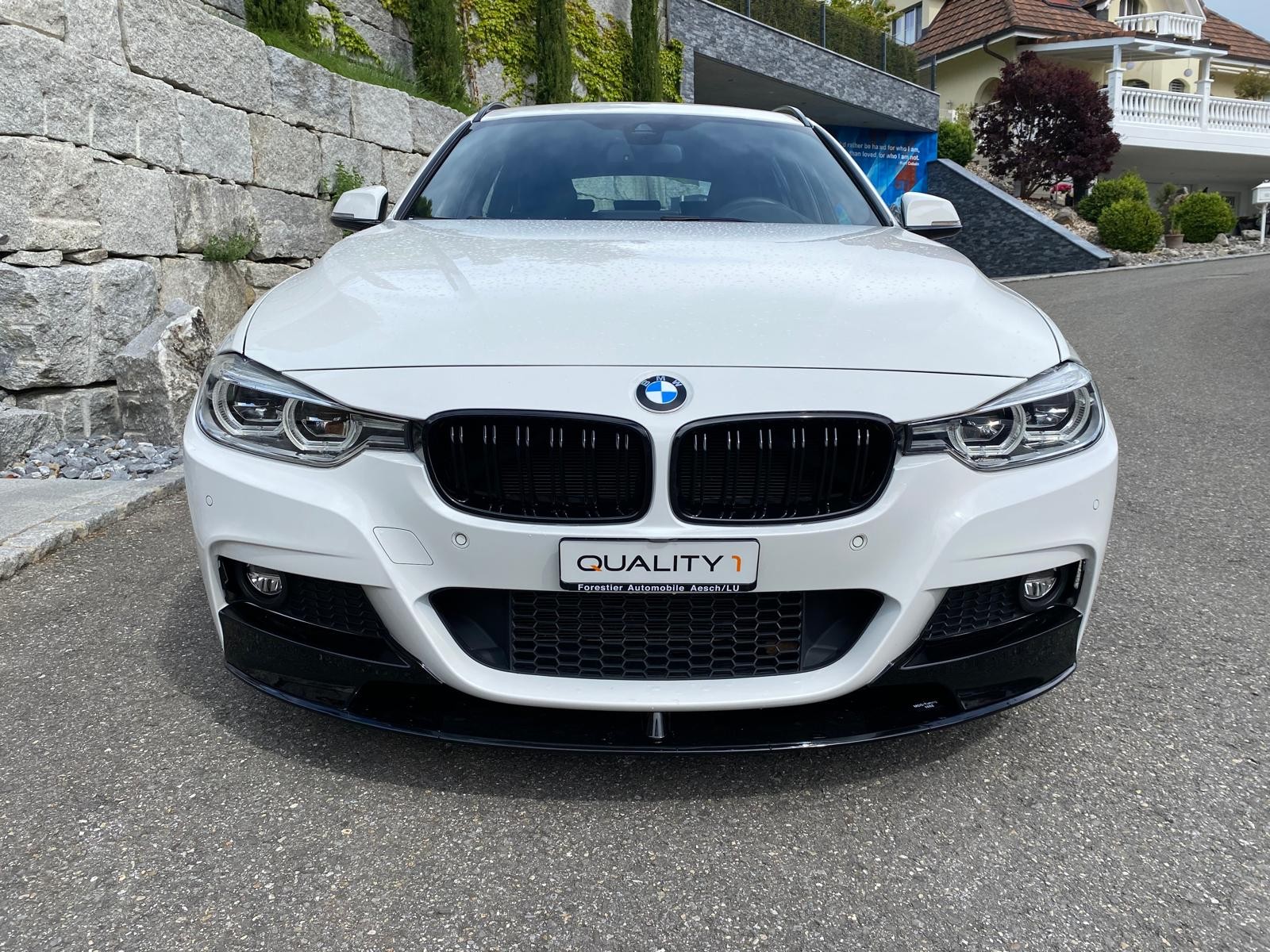 BMW 330i xDrive Touring M Sport Steptronic-image-4