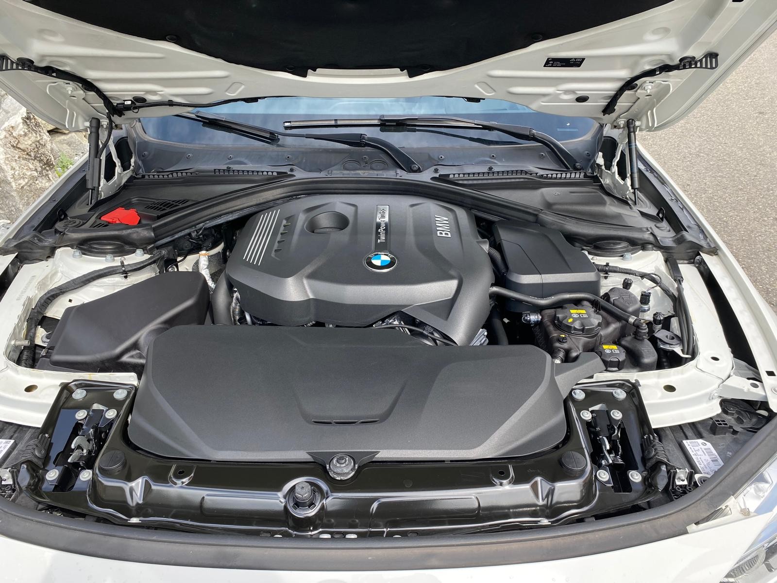 BMW 330i xDrive Touring M Sport Steptronic-image-14