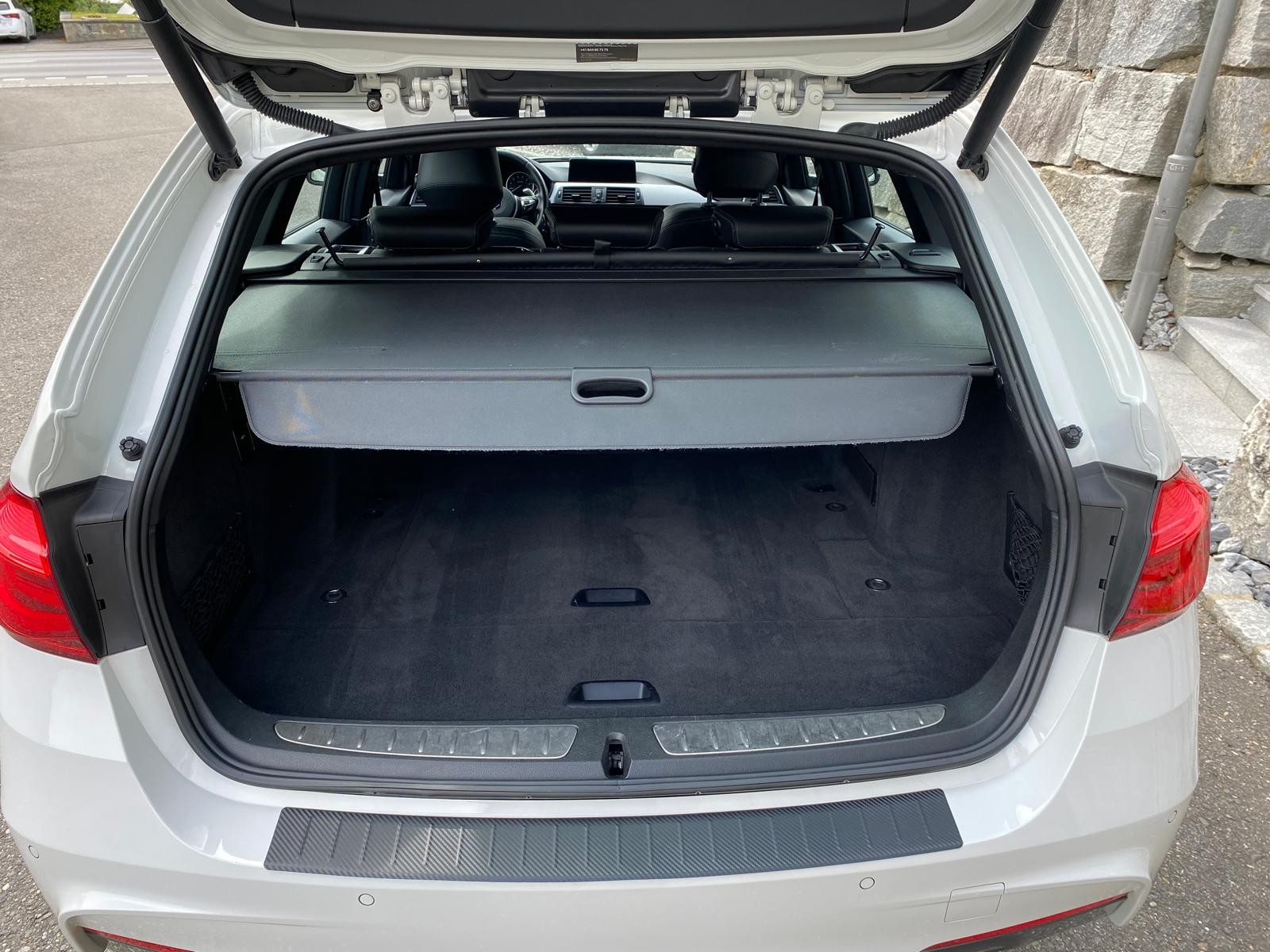 BMW 330i xDrive Touring M Sport Steptronic-image-13