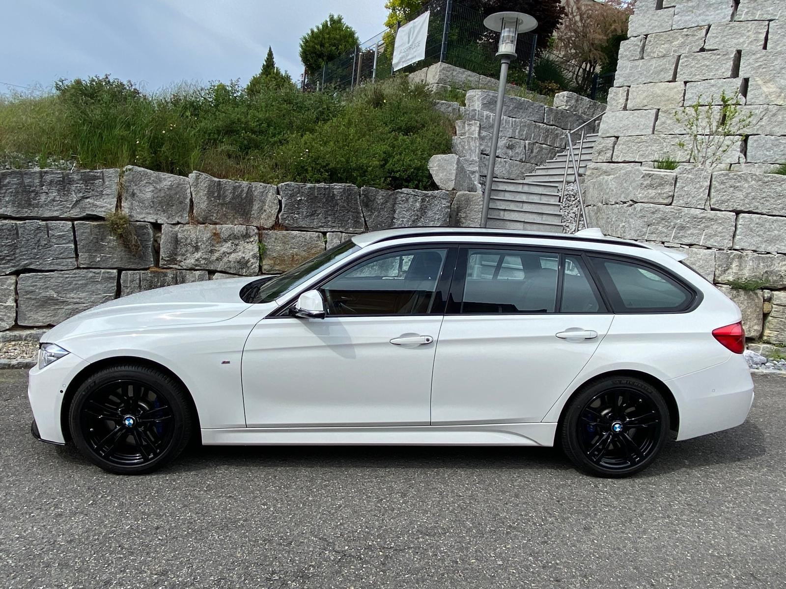 BMW 330i xDrive Touring M Sport Steptronic-image-1