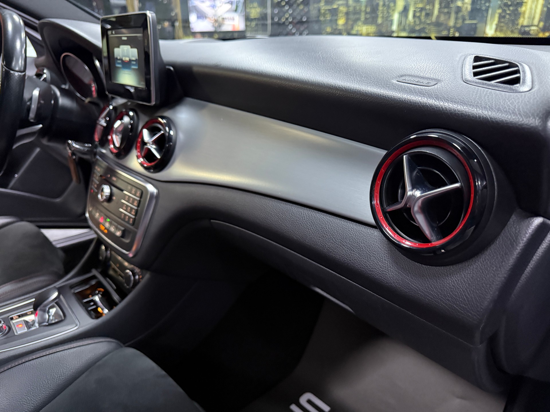 MERCEDES-BENZ GLA 45 AMG 4Matic 7G-DCT-image-18