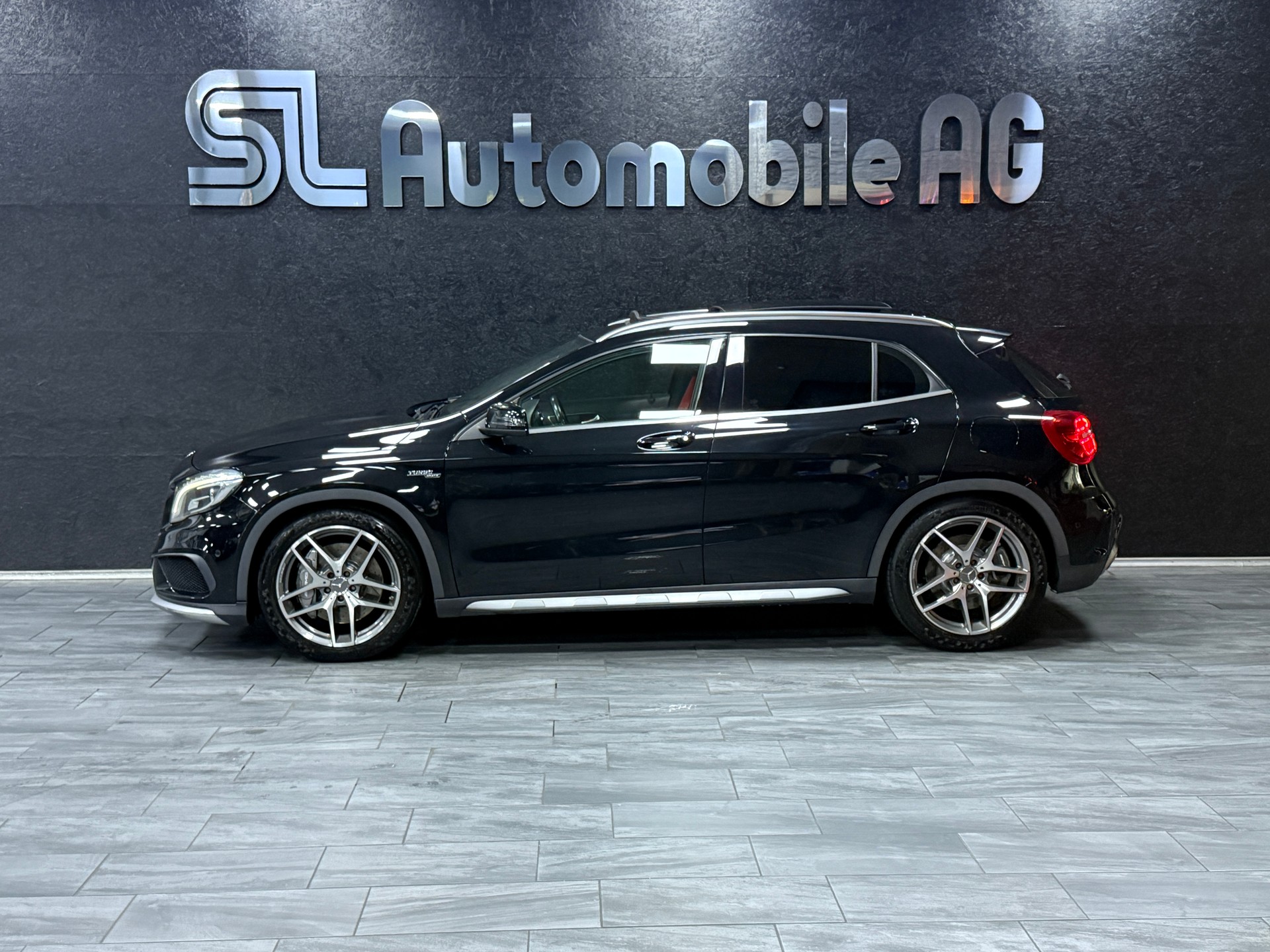 MERCEDES-BENZ GLA 45 AMG 4Matic 7G-DCT-image-4