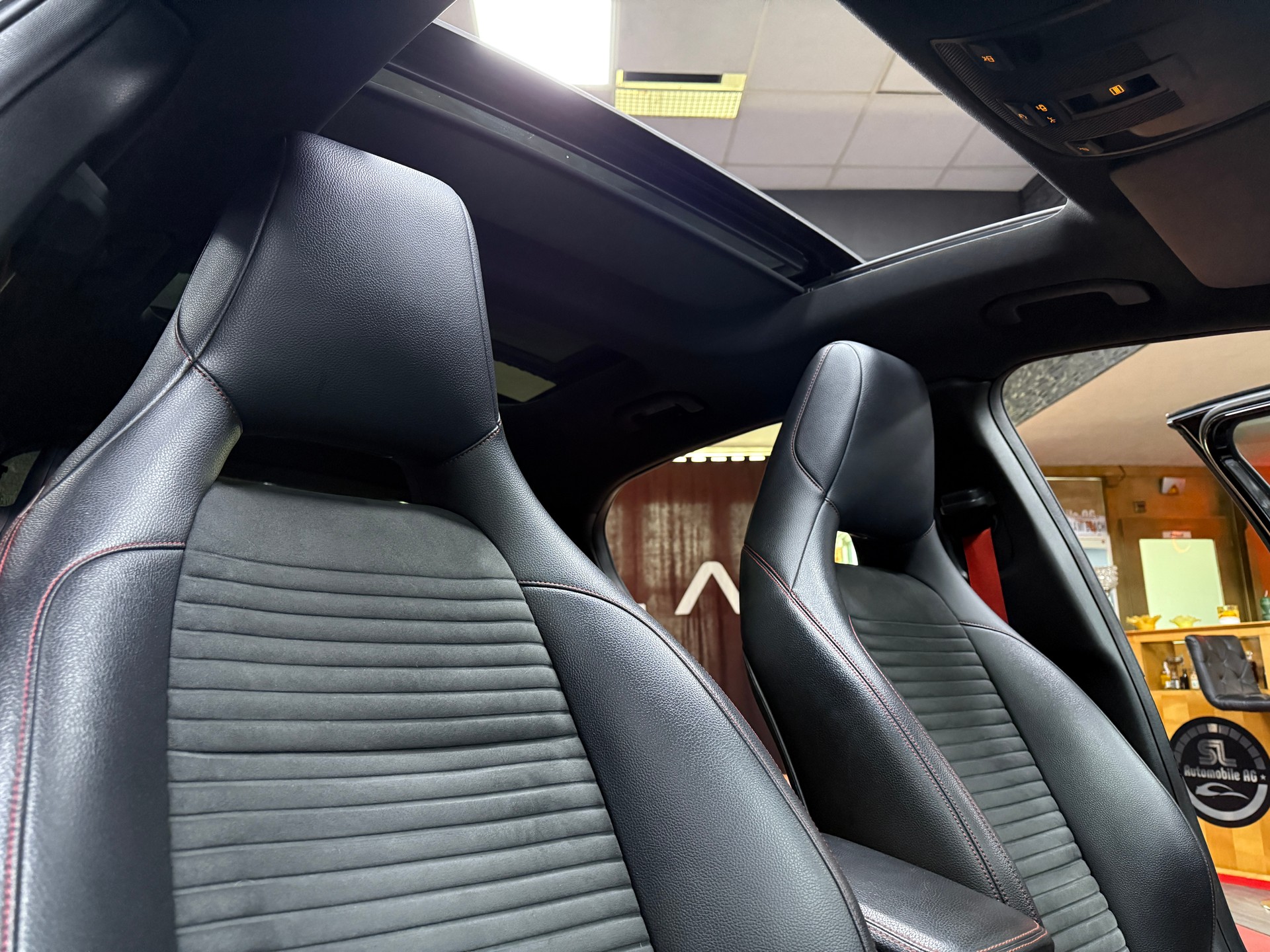 MERCEDES-BENZ GLA 45 AMG 4Matic 7G-DCT-image-13