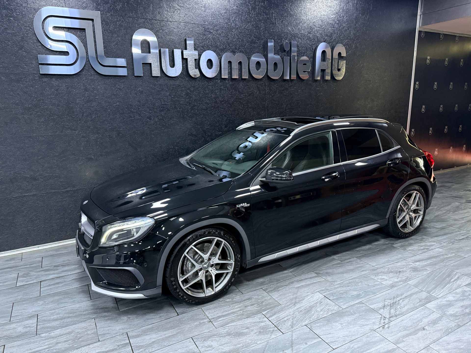 MERCEDES-BENZ GLA 45 AMG 4Matic 7G-DCT-image-3