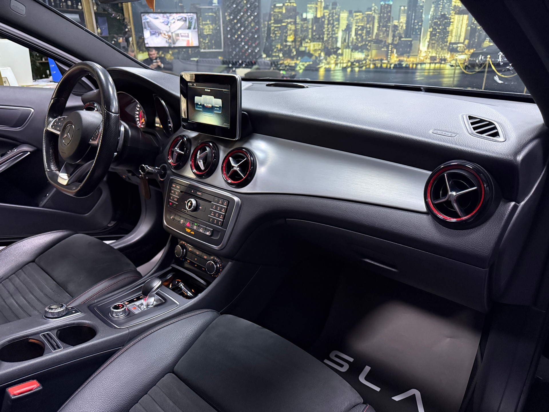 MERCEDES-BENZ GLA 45 AMG 4Matic 7G-DCT-image-11