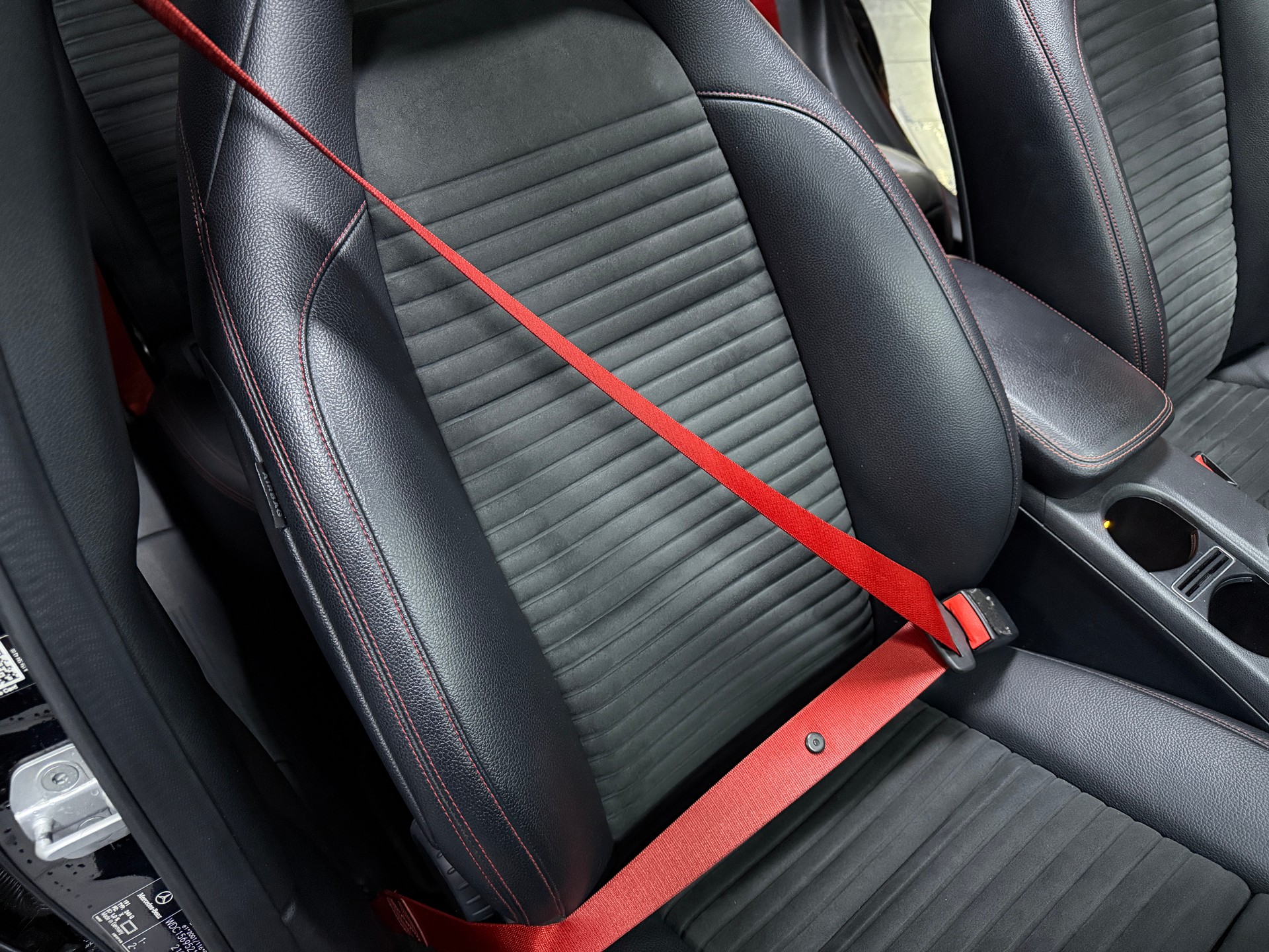 MERCEDES-BENZ GLA 45 AMG 4Matic 7G-DCT-image-17