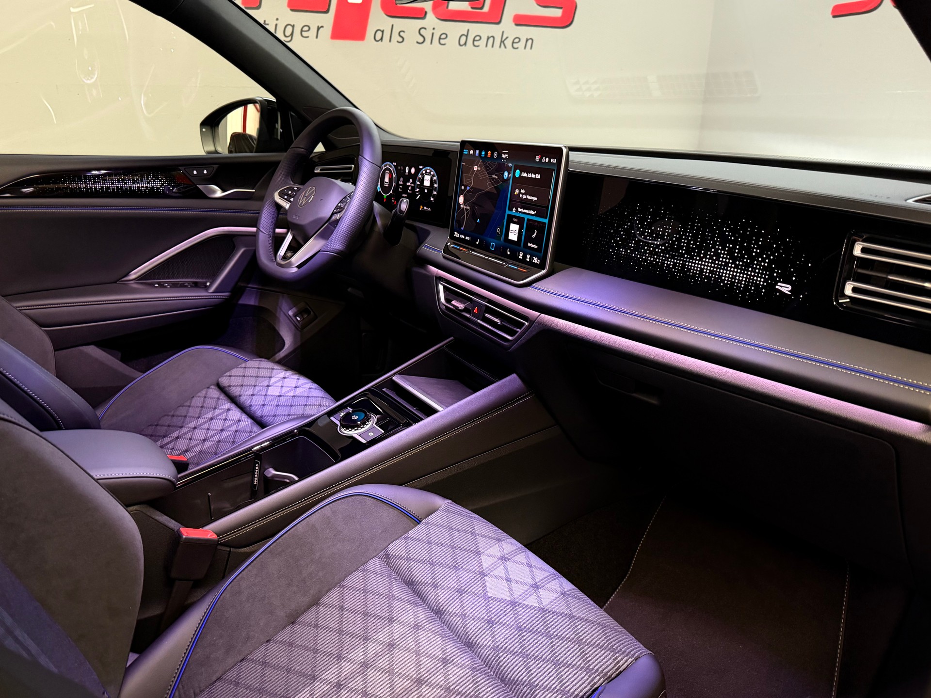 VW Tiguan 2.0 TSI DSG R-Line 4Motion-image-23