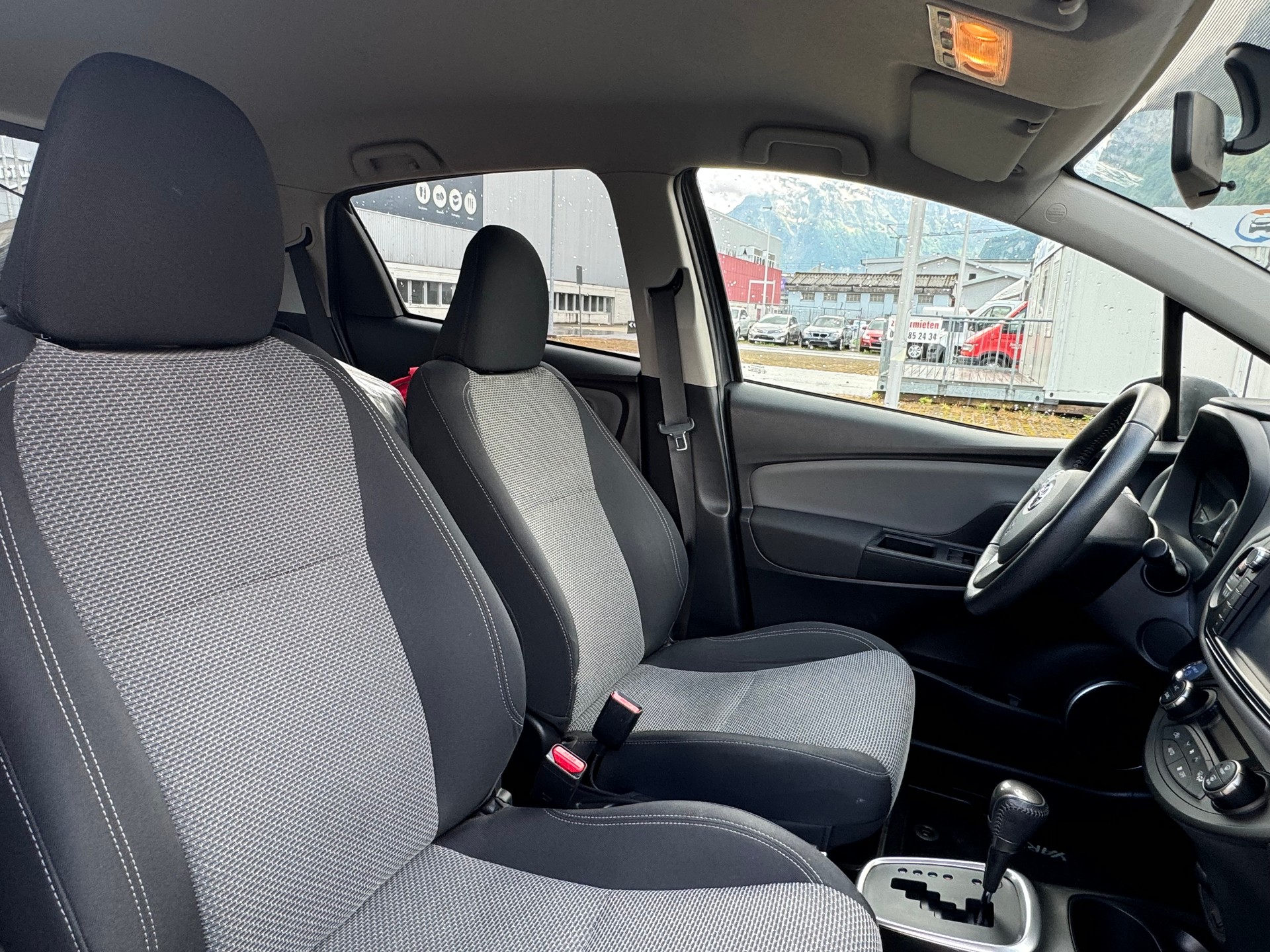 TOYOTA Yaris 1.5 VVT-i Hybrid Trend e-CVT-image-12