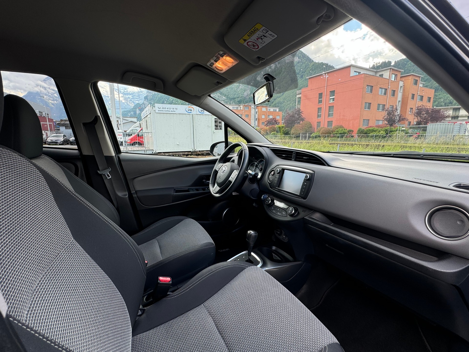 TOYOTA Yaris 1.5 VVT-i Hybrid Trend e-CVT-image-10