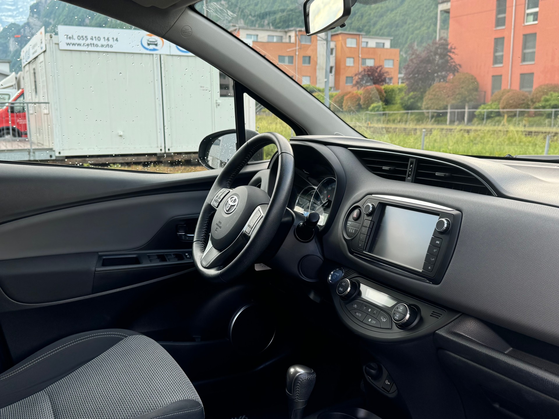 TOYOTA Yaris 1.5 VVT-i Hybrid Trend e-CVT-image-11