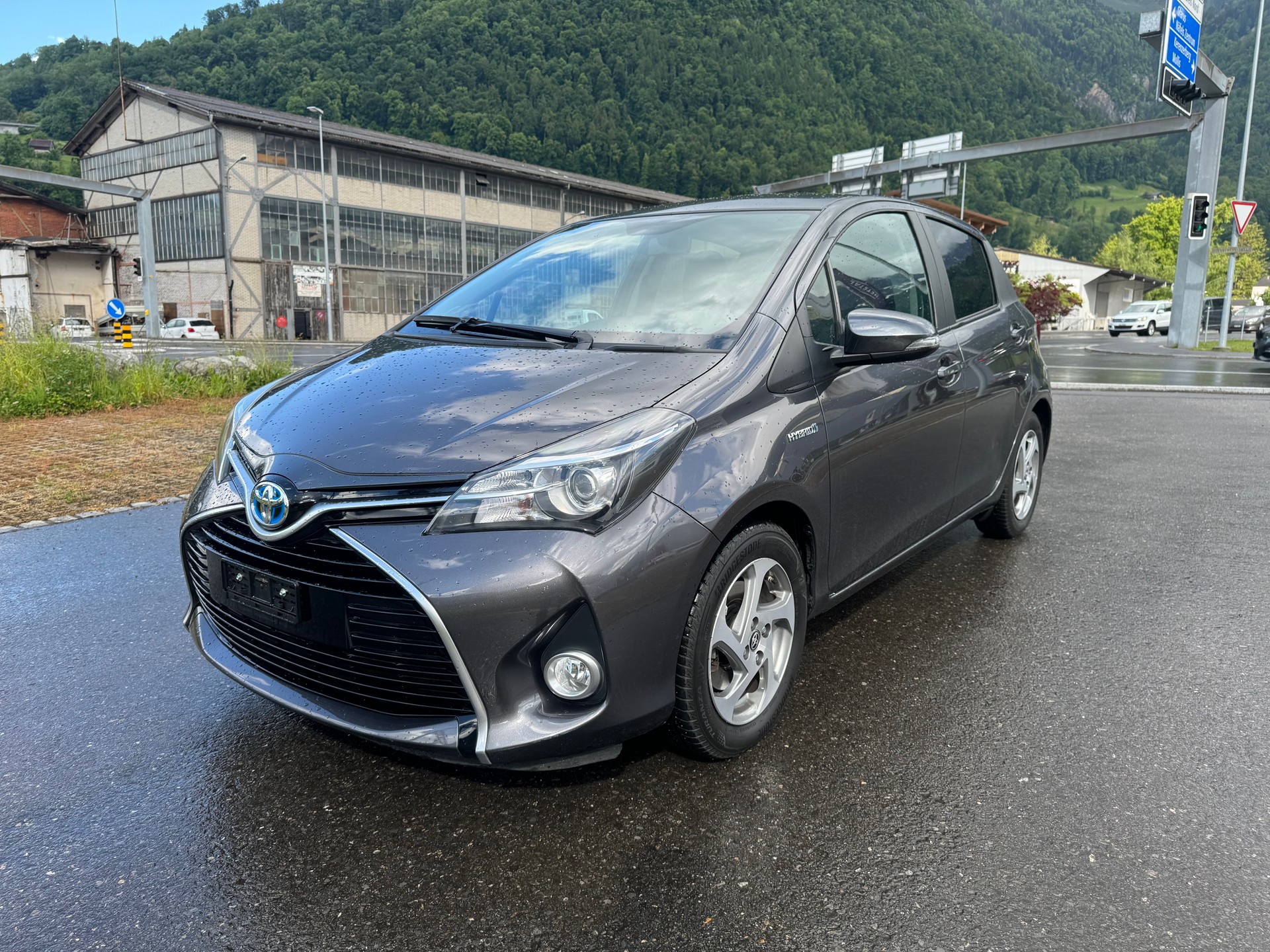 TOYOTA Yaris 1.5 VVT-i Hybrid Trend e-CVT-image-0