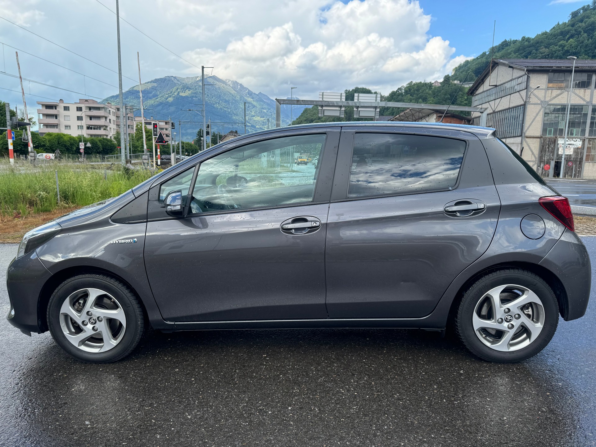 TOYOTA Yaris 1.5 VVT-i Hybrid Trend e-CVT-image-6