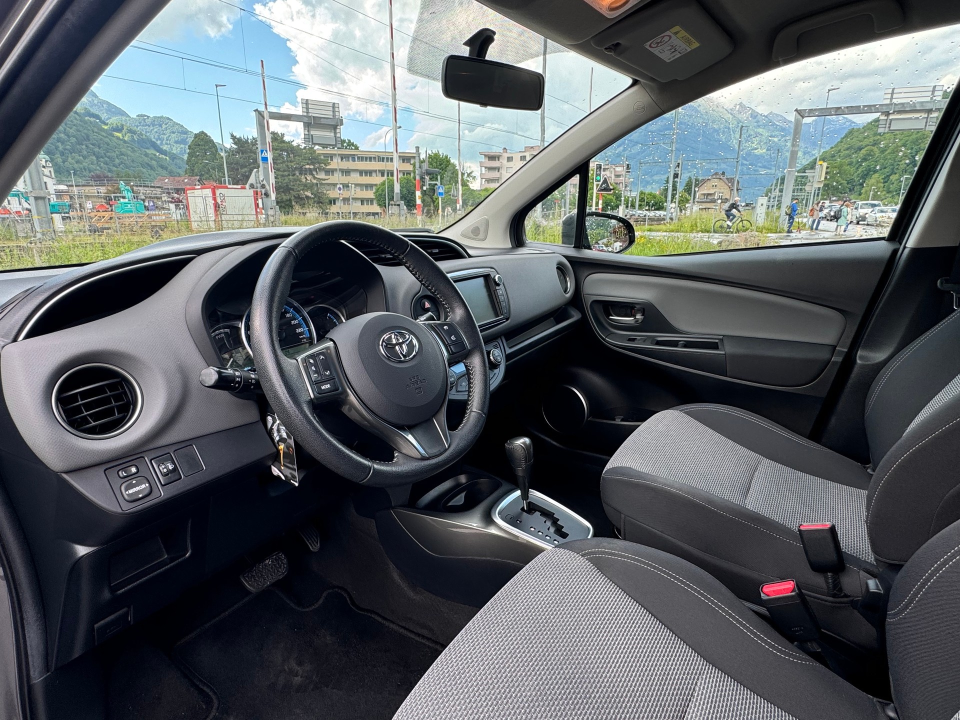 TOYOTA Yaris 1.5 VVT-i Hybrid Trend e-CVT-image-8