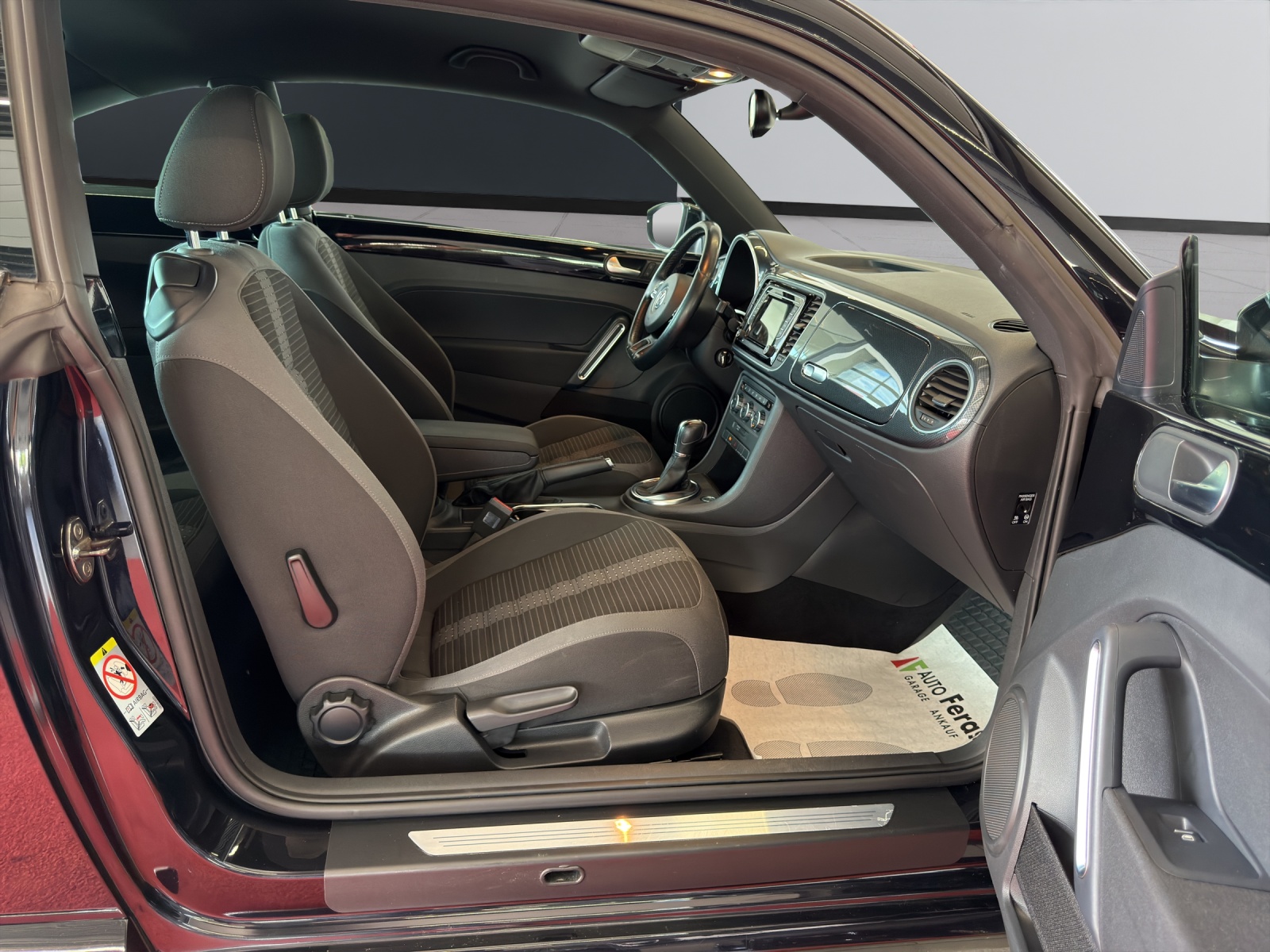 VW Beetle 2.0 TSI Sport DSG-image-19