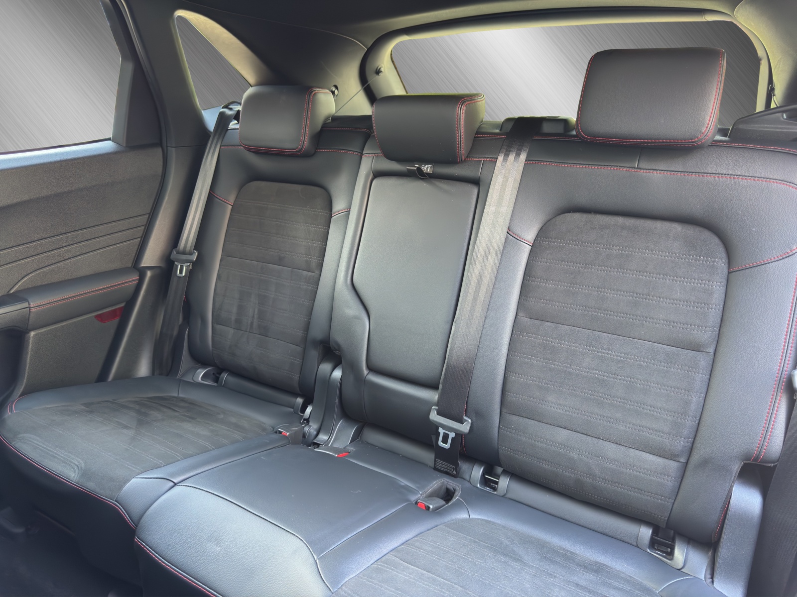 FORD Kuga 2.5 Hybrid ST-Line X 4x4 Black Edition-image-14