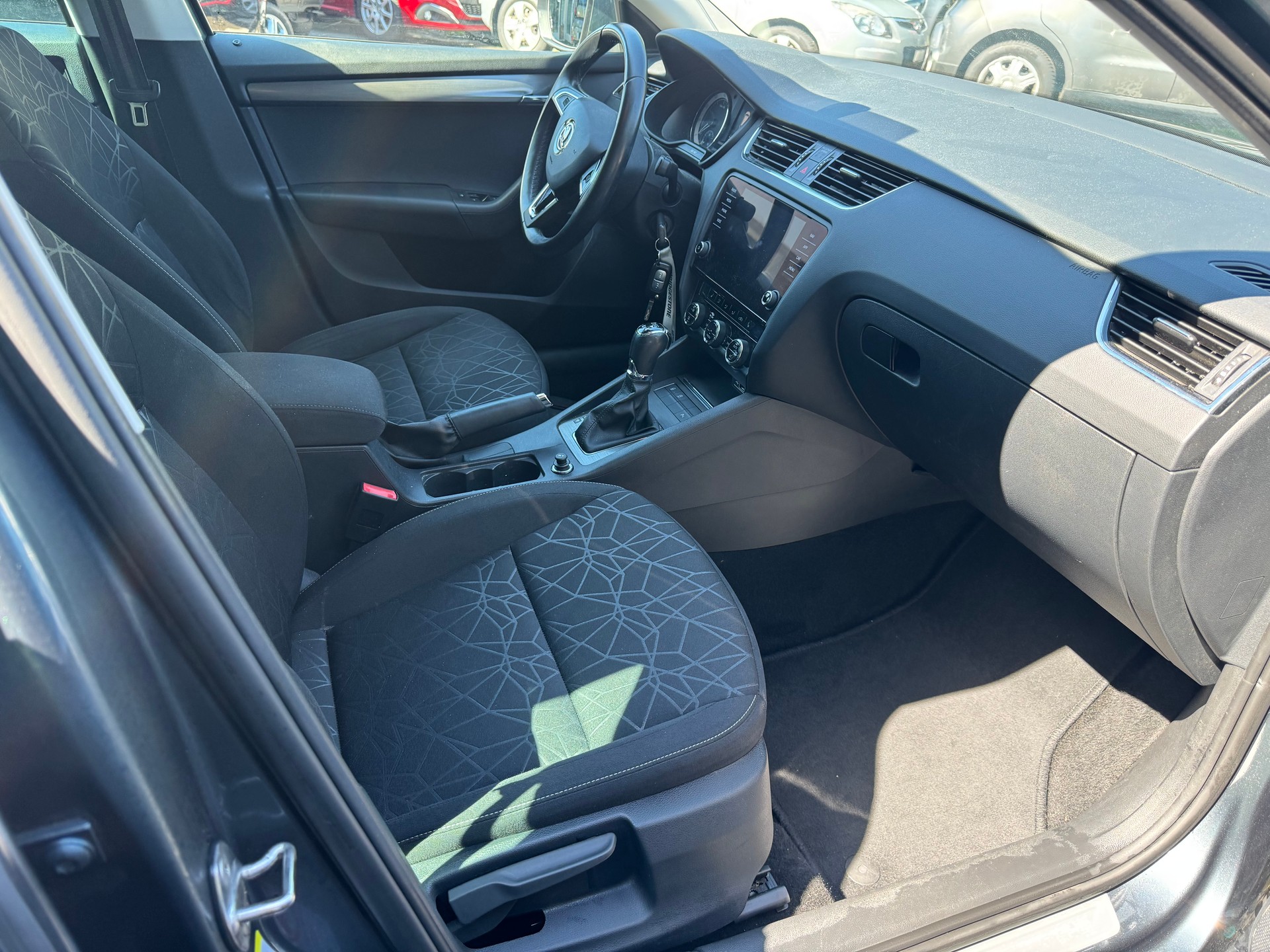 SKODA Octavia Combi 2.0 TSI Clever 4x4 DSG-image-12