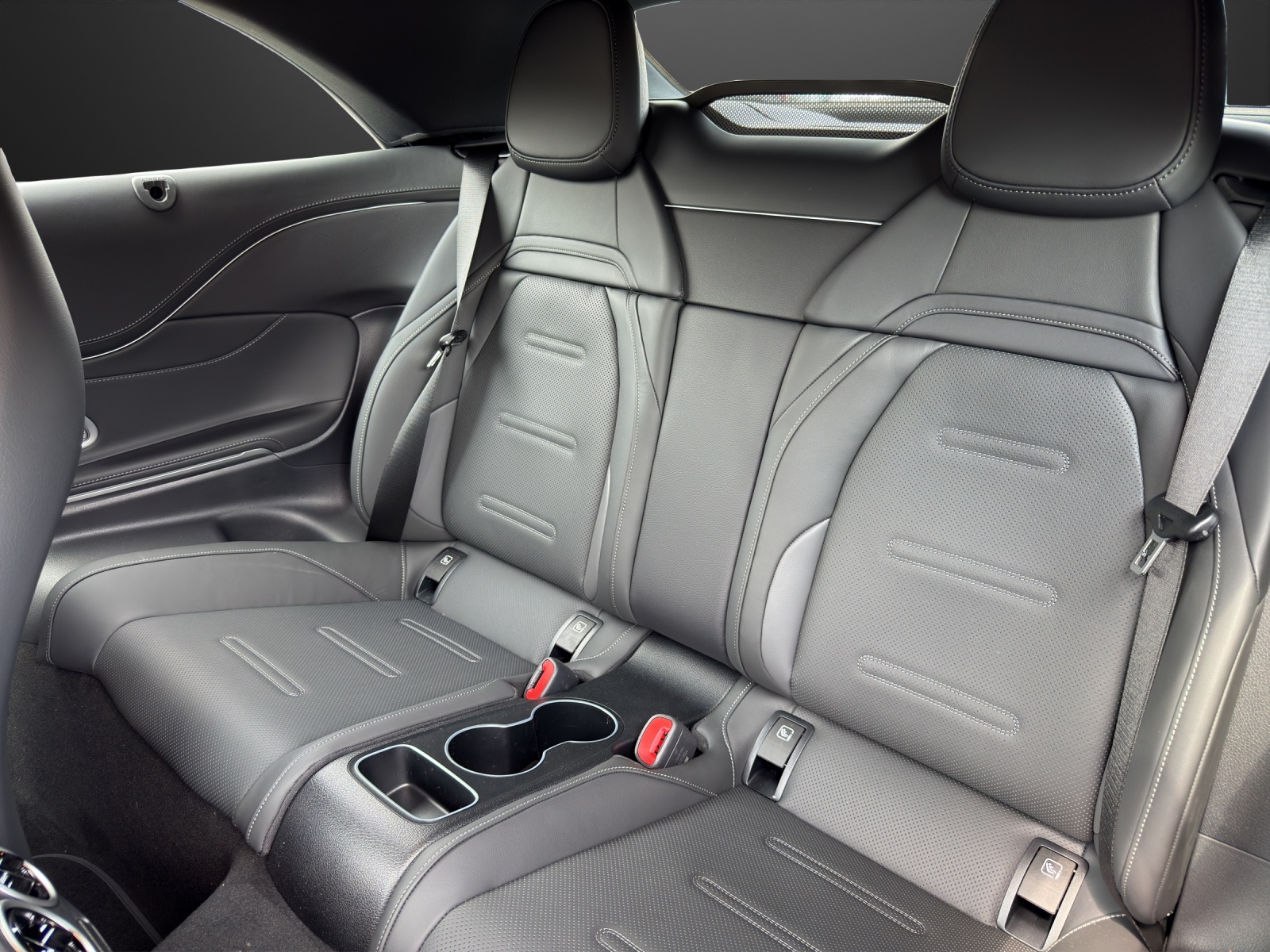 MERCEDES-BENZ CLE AMG 53 Cabrio 4Matic+ 9G-Tronic-image-12