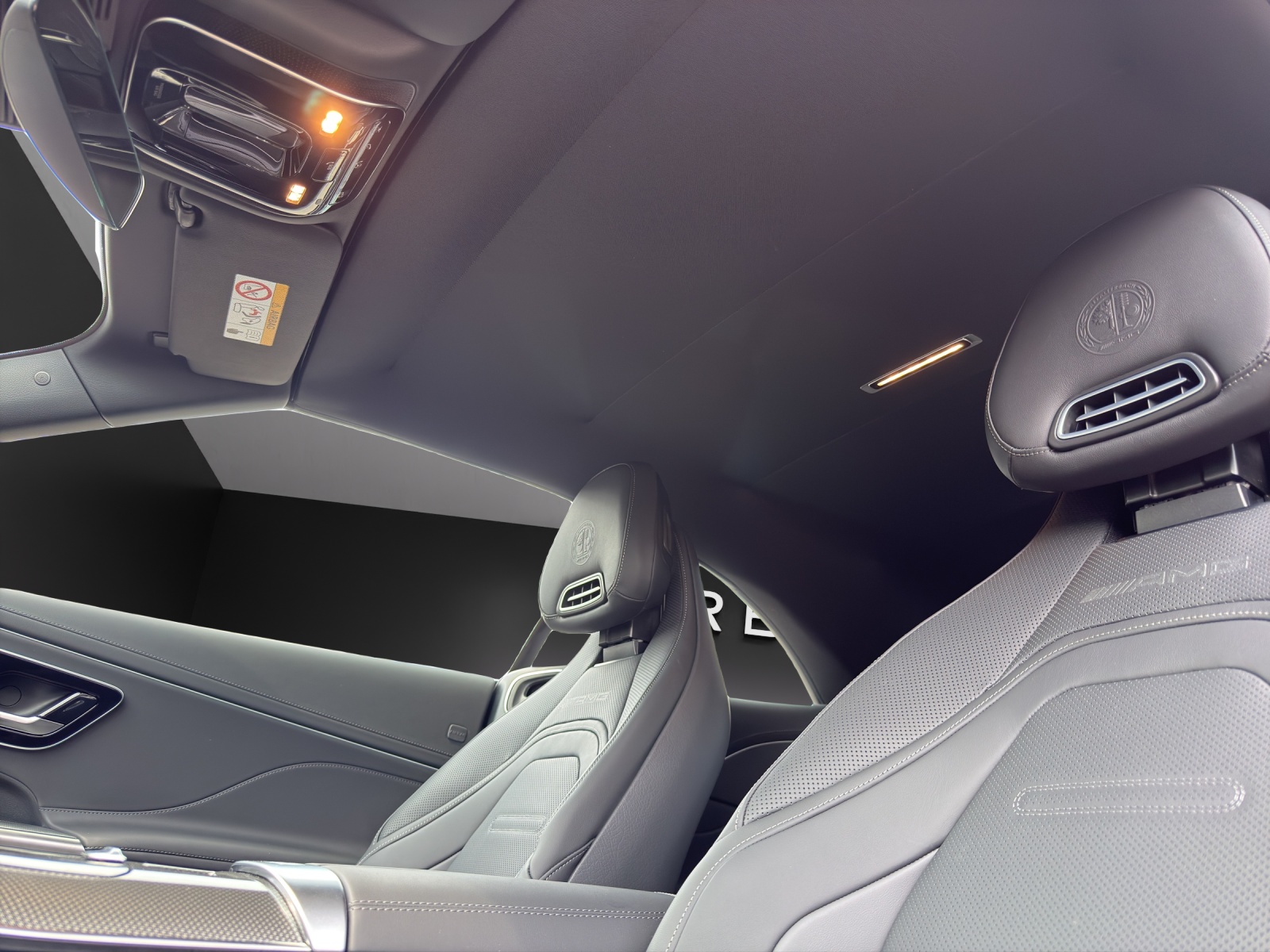 MERCEDES-BENZ CLE AMG 53 Cabrio 4Matic+ 9G-Tronic-image-11