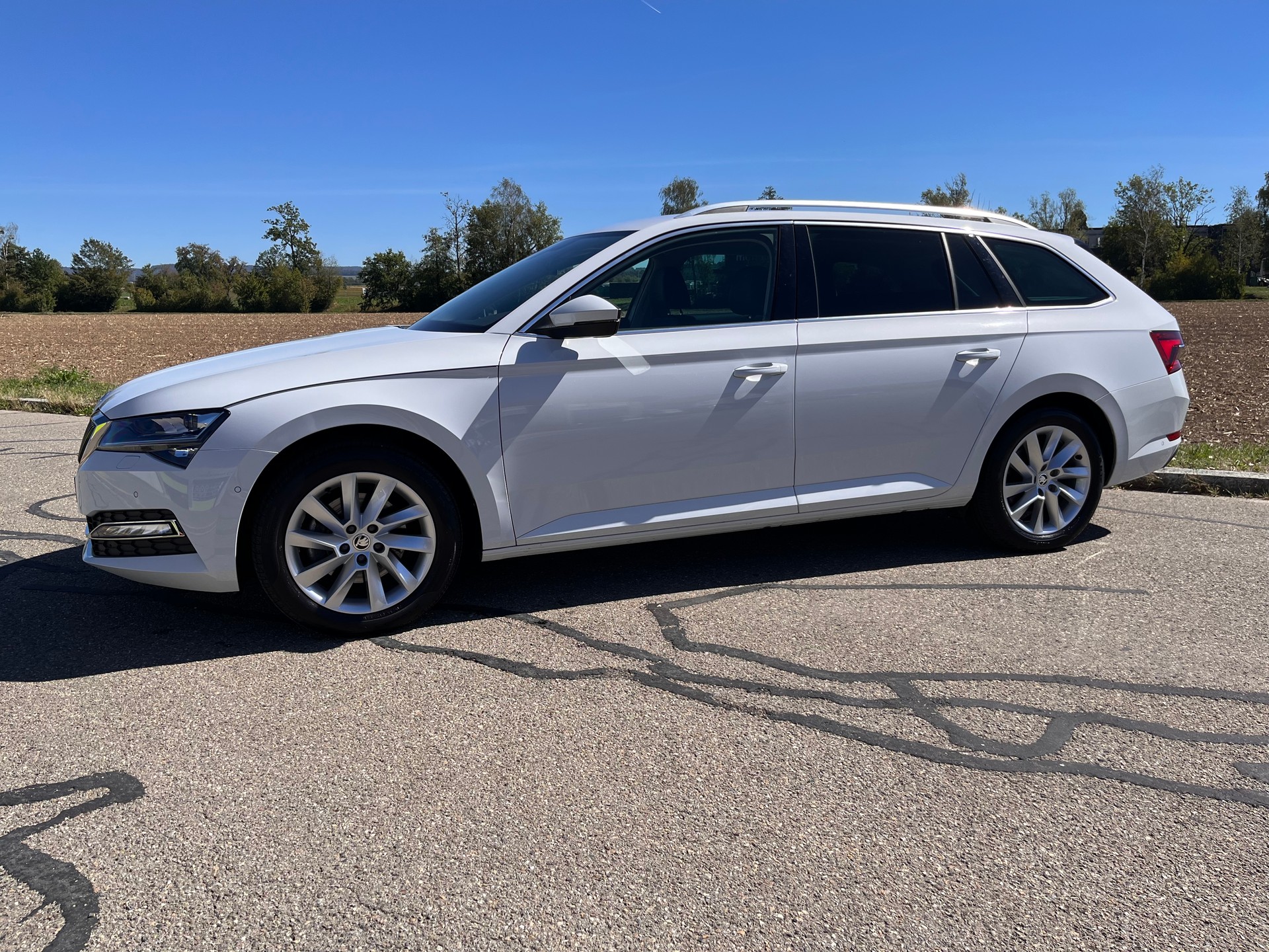 SKODA Superb Combi 2.0 TDi Style 4x4 DSG * MY SKODA PAKET - LEDER ALCANTARA - PEARL WEISS METALLIC - AHK 2200kg *-showroom-element-2