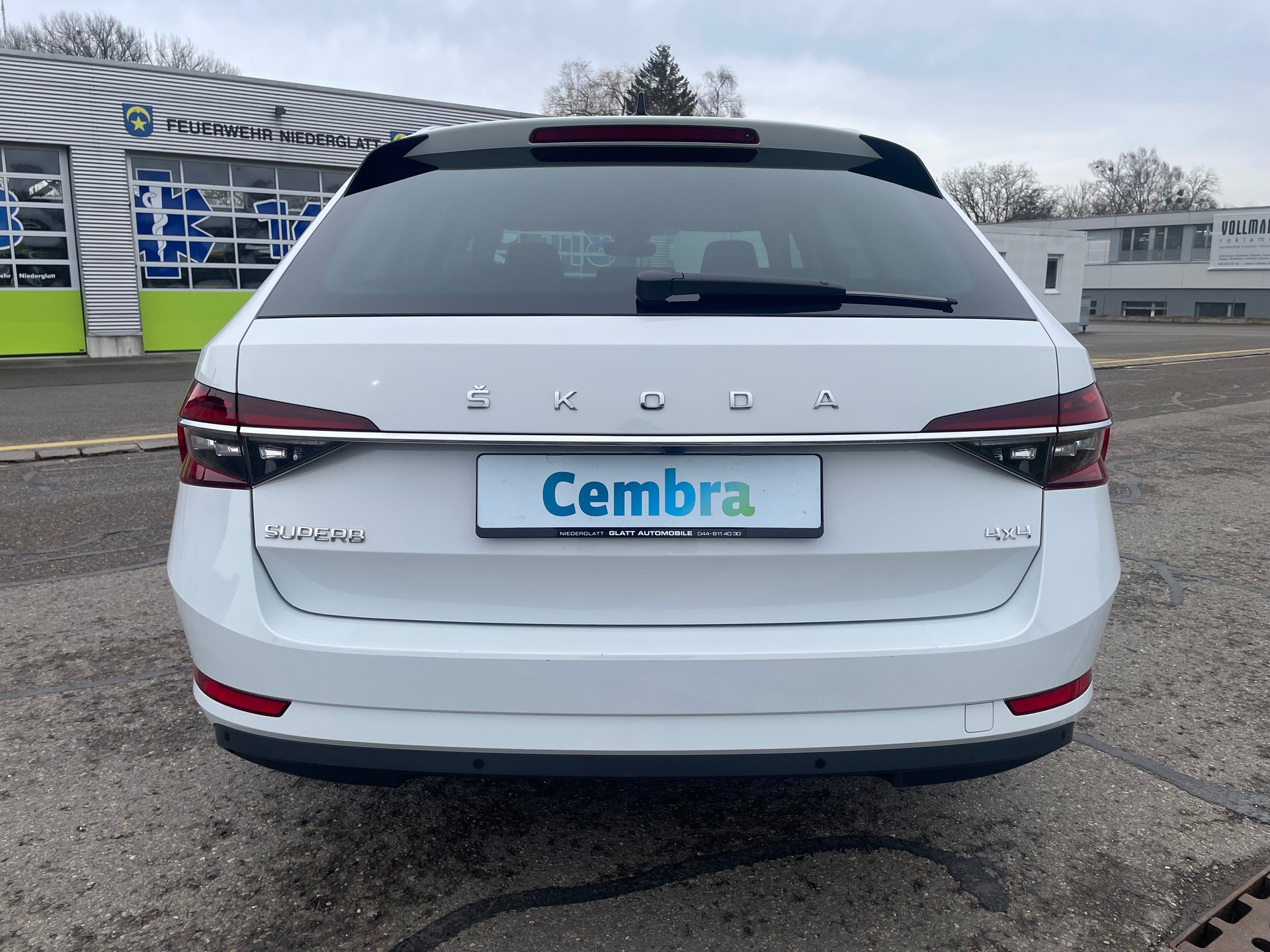 SKODA Superb Combi 2.0 TDi Style 4x4 DSG * MY SKODA PAKET - LEDER ALCANTARA - WEISS METALLIC - AHK 2200kg *-image-4