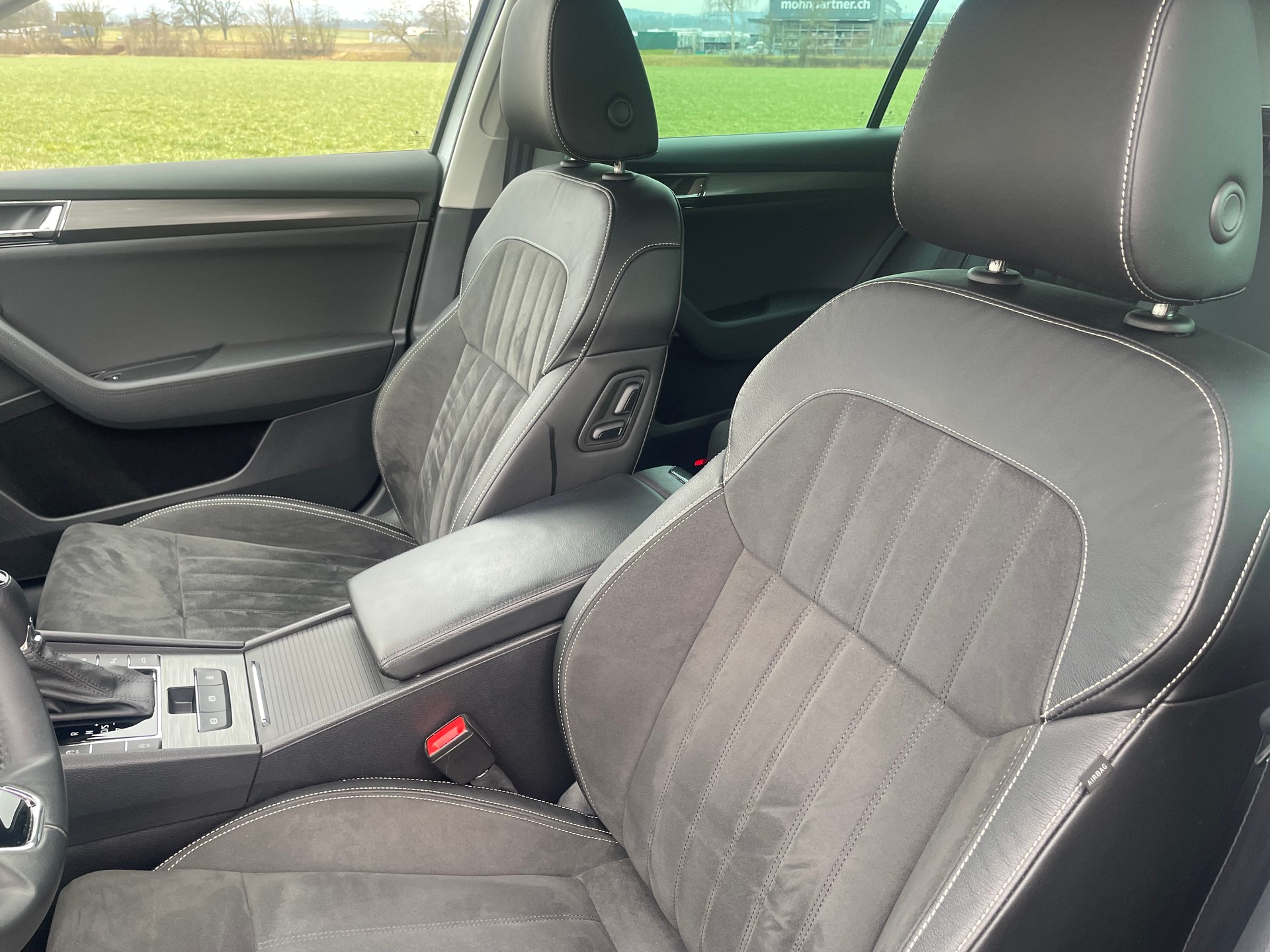 SKODA Superb Combi 2.0 TDi Style 4x4 DSG * MY SKODA PAKET - LEDER ALCANTARA - WEISS METALLIC - AHK 2200kg *-image-14