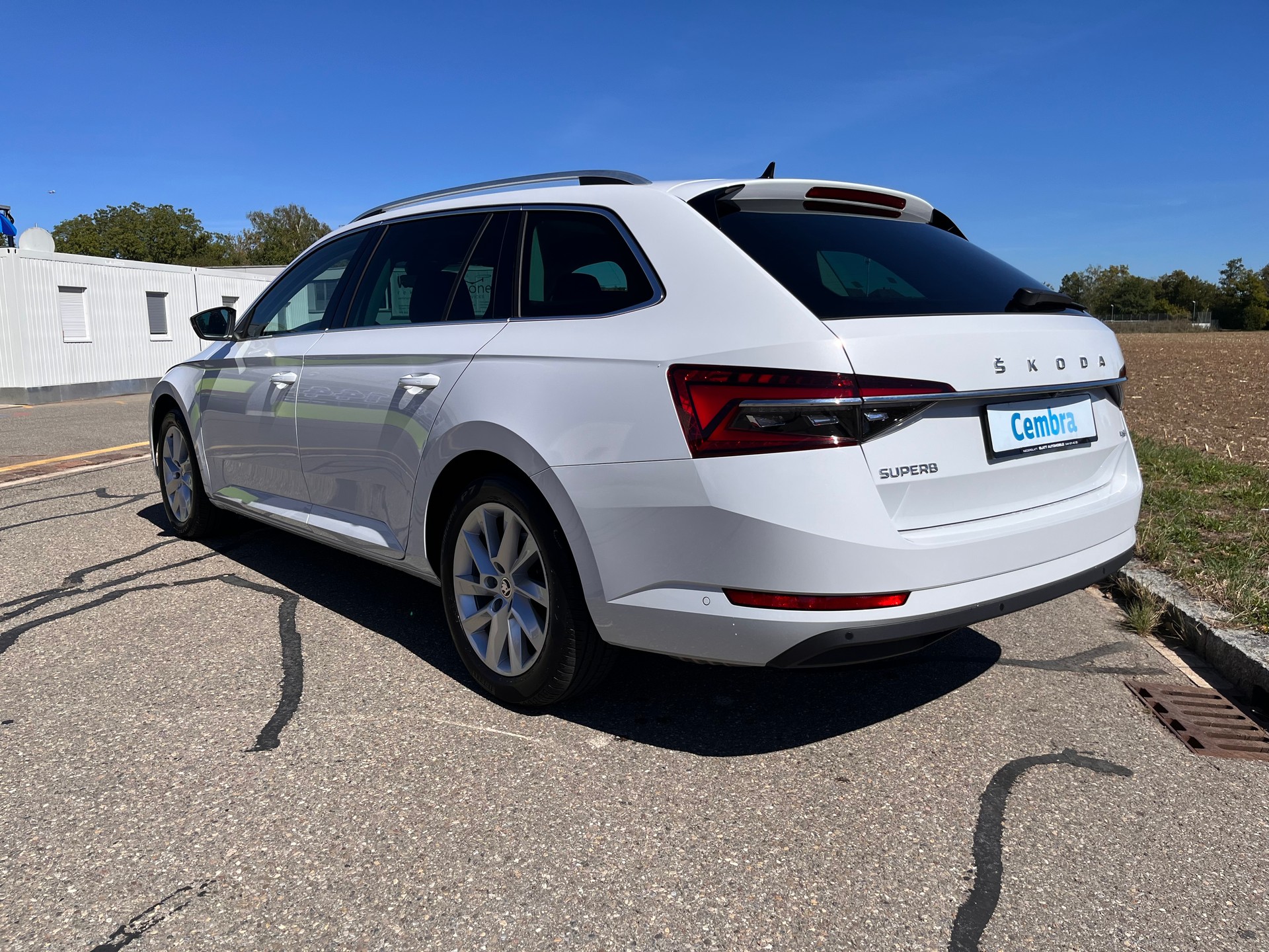 SKODA Superb Combi 2.0 TDi Style 4x4 DSG * MY SKODA PAKET - LEDER ALCANTARA - PEARL WEISS METALLIC - AHK 2200kg *-showroom-element-3