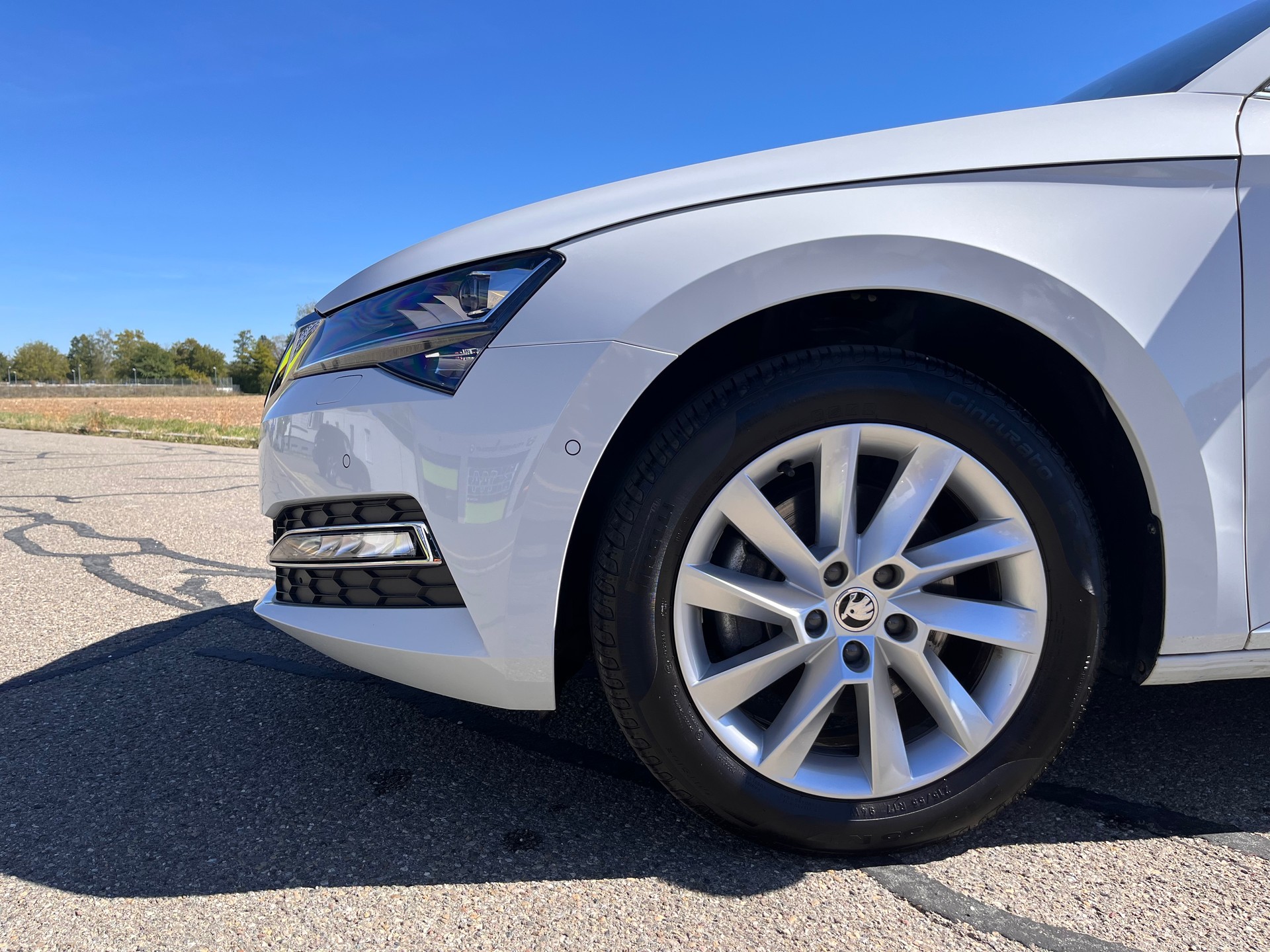 SKODA Superb Combi 2.0 TDi Style 4x4 DSG * MY SKODA PAKET - LEDER ALCANTARA - PEARL WEISS METALLIC - AHK 2200kg *-image-11