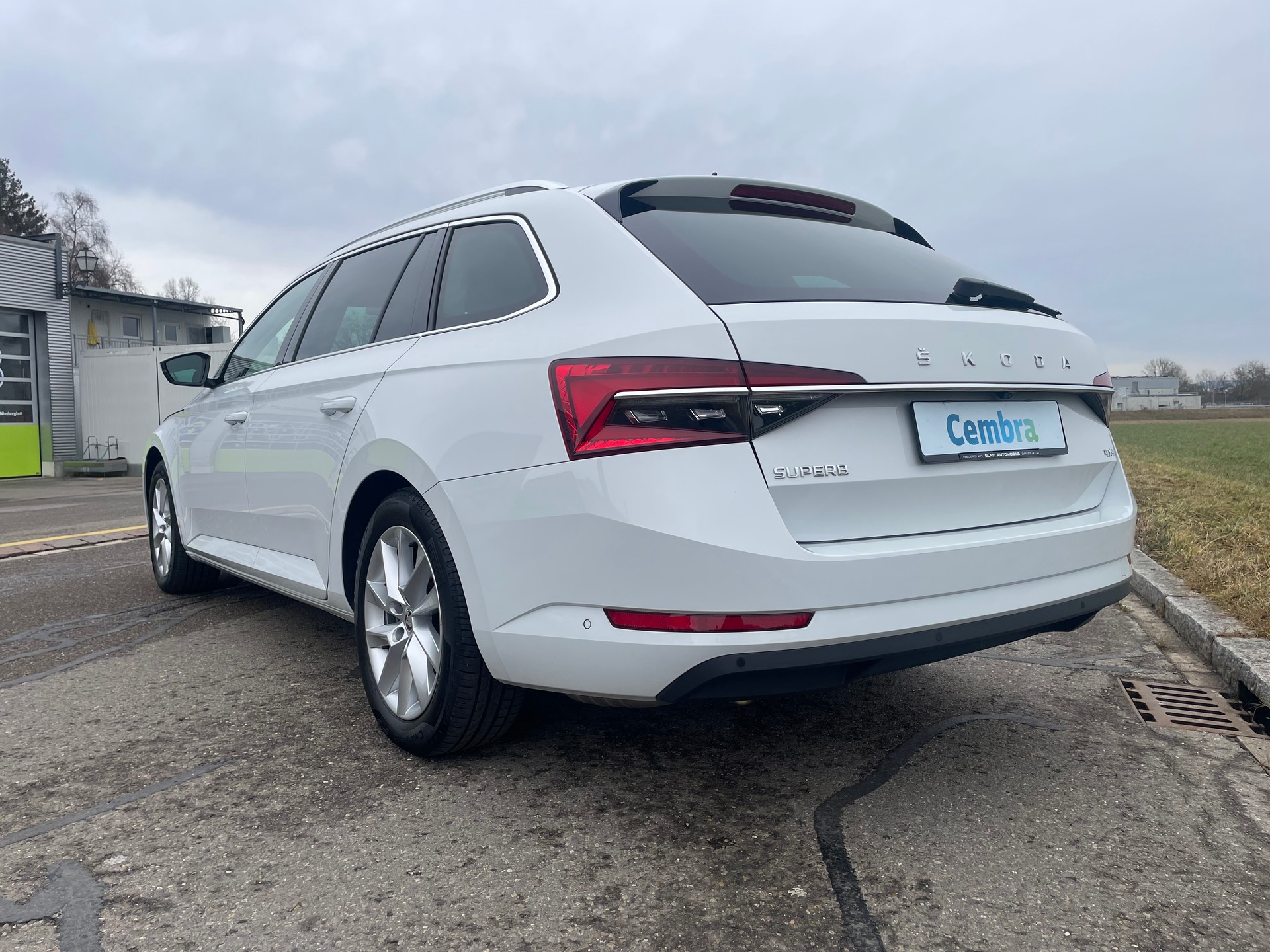 SKODA Superb Combi 2.0 TDi Style 4x4 DSG * MY SKODA PAKET - LEDER ALCANTARA - WEISS METALLIC - AHK 2200kg *-showroom-element-3