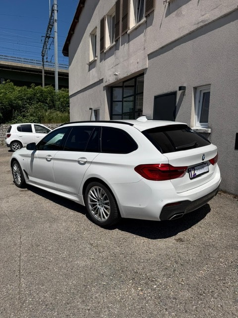 BMW 530i xDrive SAG Touring M-Sport-image-4
