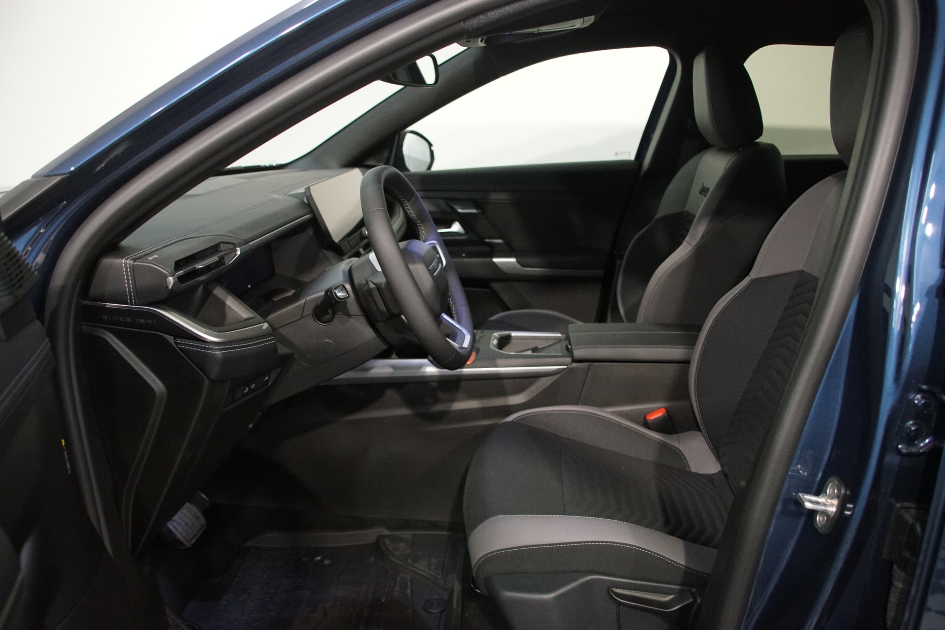 JEEP Compass 1.2 T e-Hybrid First Edition-image-11
