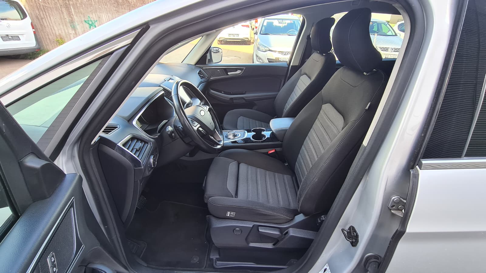 FORD S-Max 2.0 TDCi Titanium Automatic ** Gr-Navi ** RF-Kamera 360° ** Sitzheizung ** Anh-Kupplung ** Frisch Ab MFK & Service **-image-15