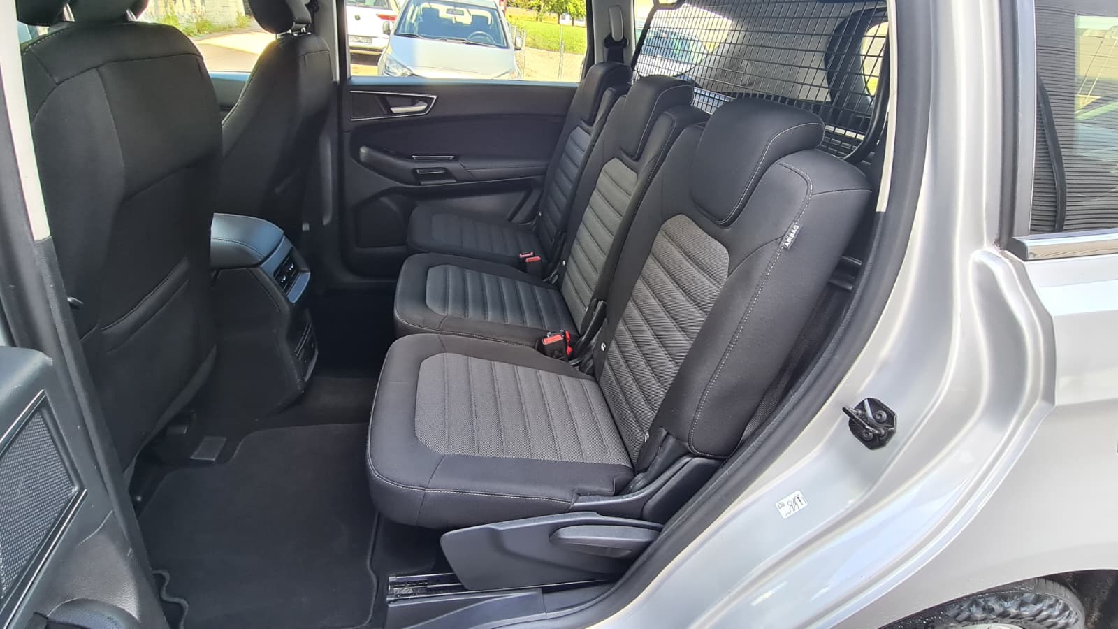 FORD S-Max 2.0 TDCi Titanium Automatic ** Gr-Navi ** RF-Kamera 360° ** Sitzheizung ** Anh-Kupplung ** Frisch Ab MFK & Service **-image-16