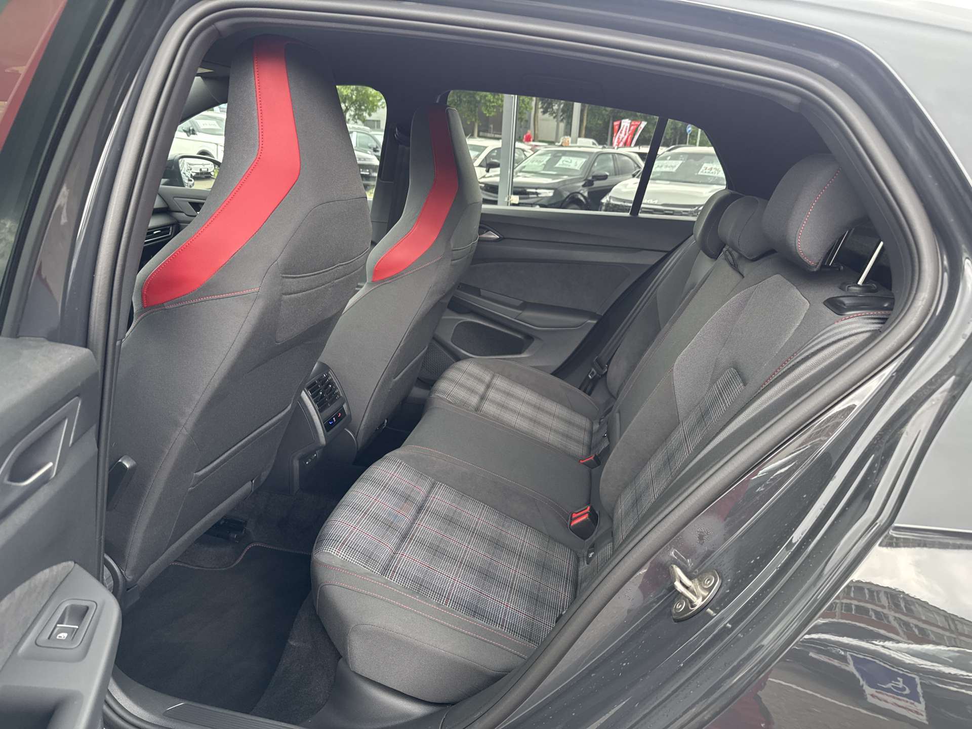 VW Golf 2.0 TSi GTi DSG-Automat 245PS-image-6