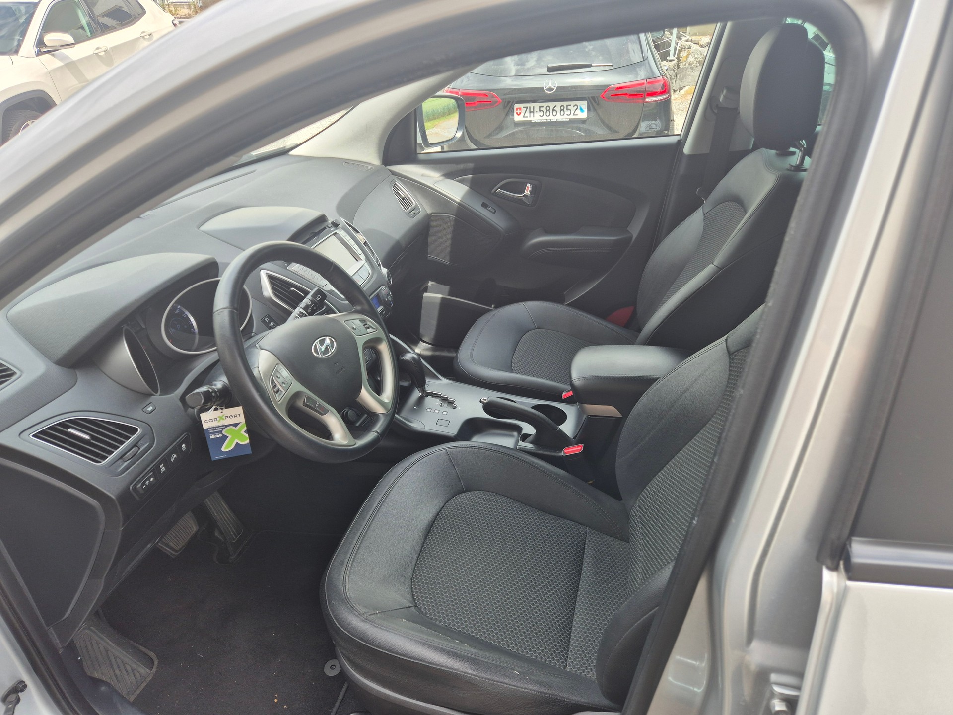 HYUNDAI iX 35 2.0 Premium 4WD Automatic-image-9