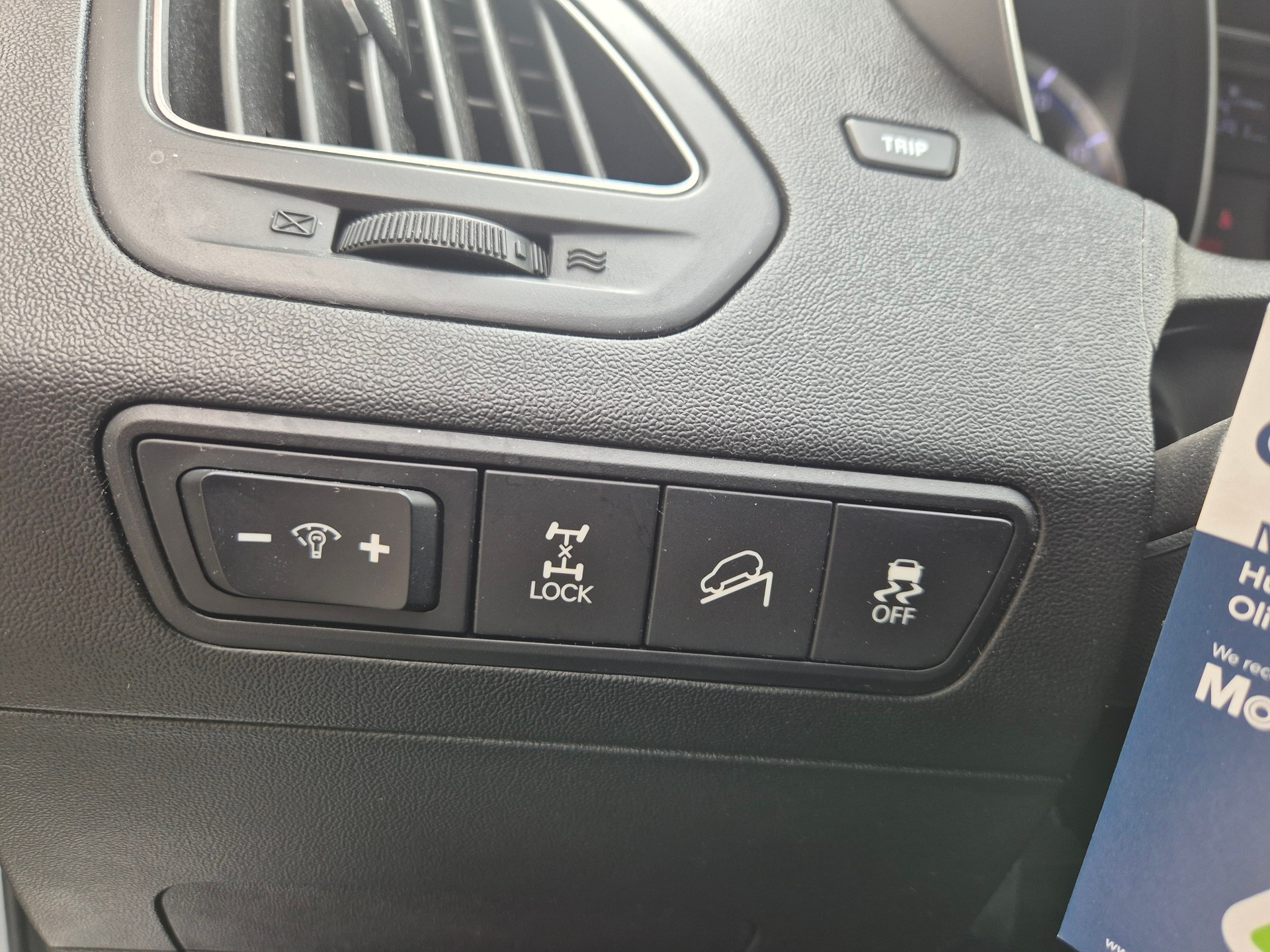 HYUNDAI iX 35 2.0 Premium 4WD Automatic-image-15