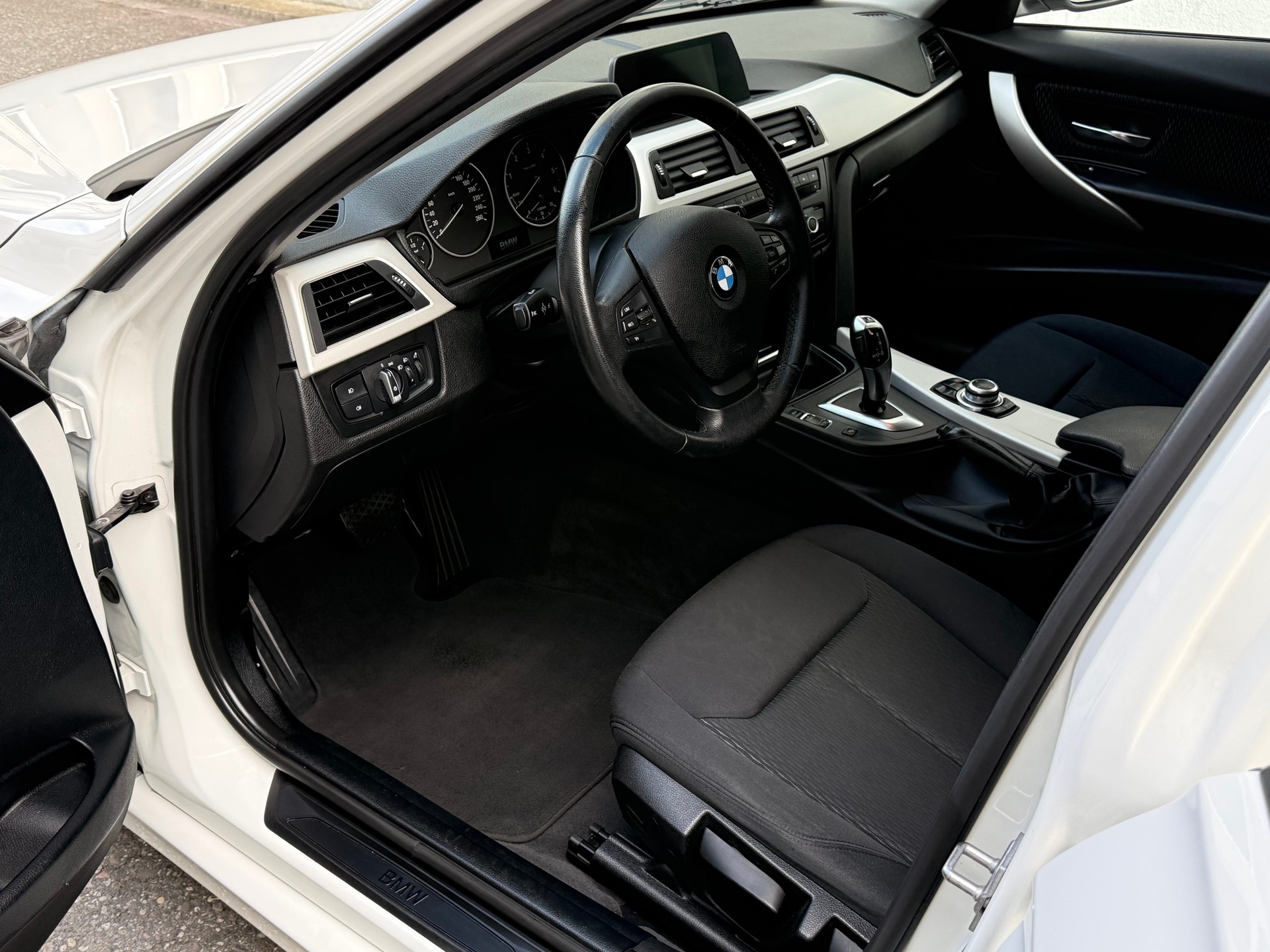 BMW 316d Touring Business Steptronic-image-4