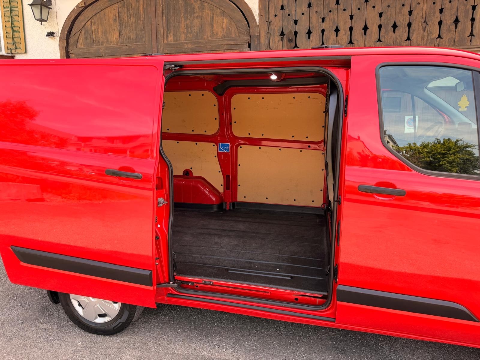 FORD Transit Custom Van 300 L1H1 Ambiente-image-13