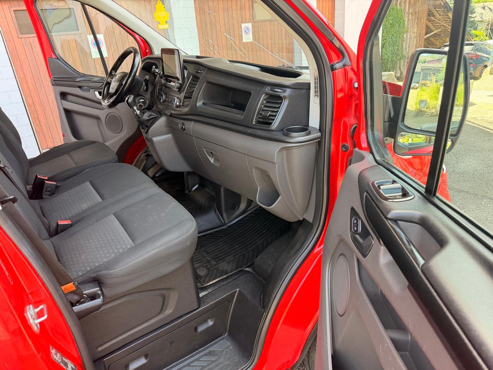 FORD Transit Custom Van 300 L1H1 Ambiente-image-11