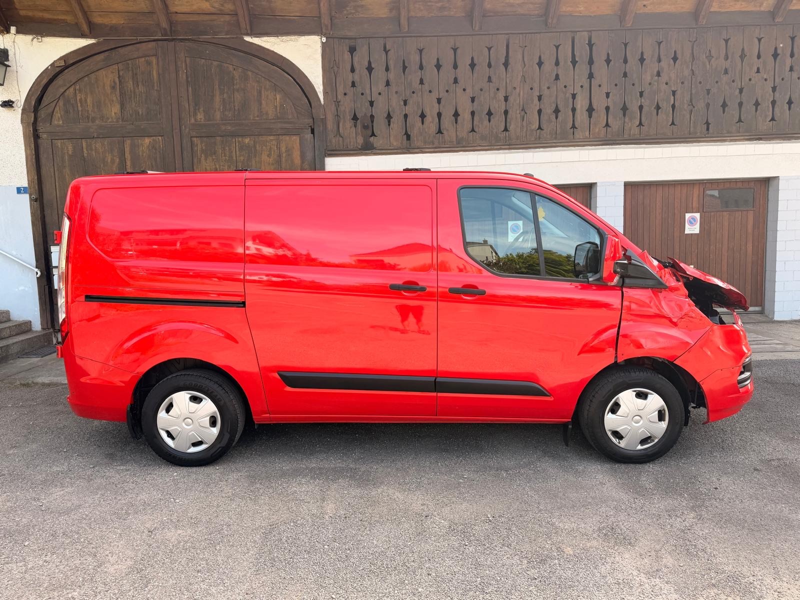 FORD Transit Custom Van 300 L1H1 Ambiente-image-5