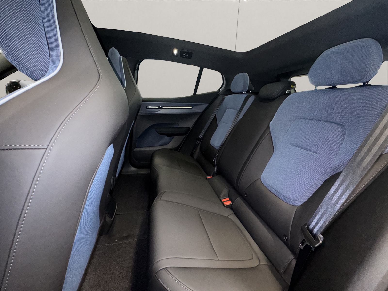 VOLVO EX30 CC E60 Twin Performance AWD-image-13