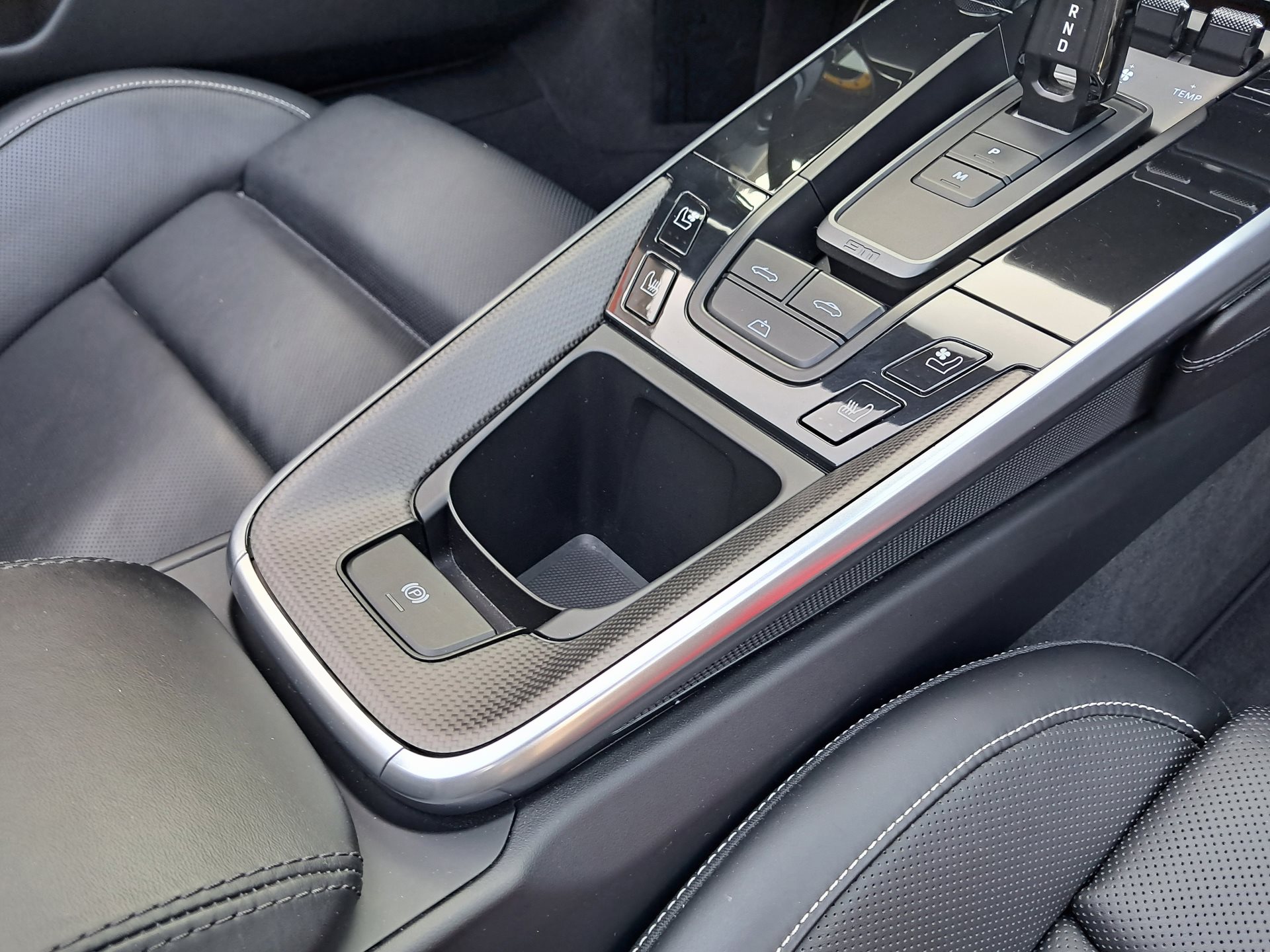 PORSCHE Cayenne E-Hybrid (MY24)-image-24
