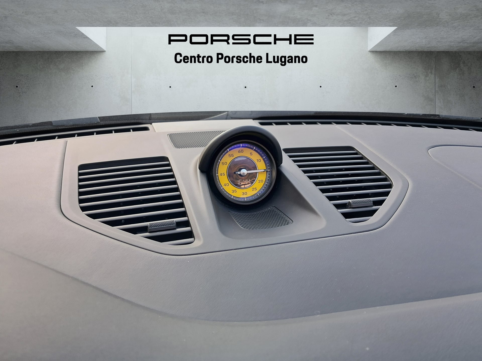 PORSCHE Cayenne E-Hybrid (MY24)-image-11