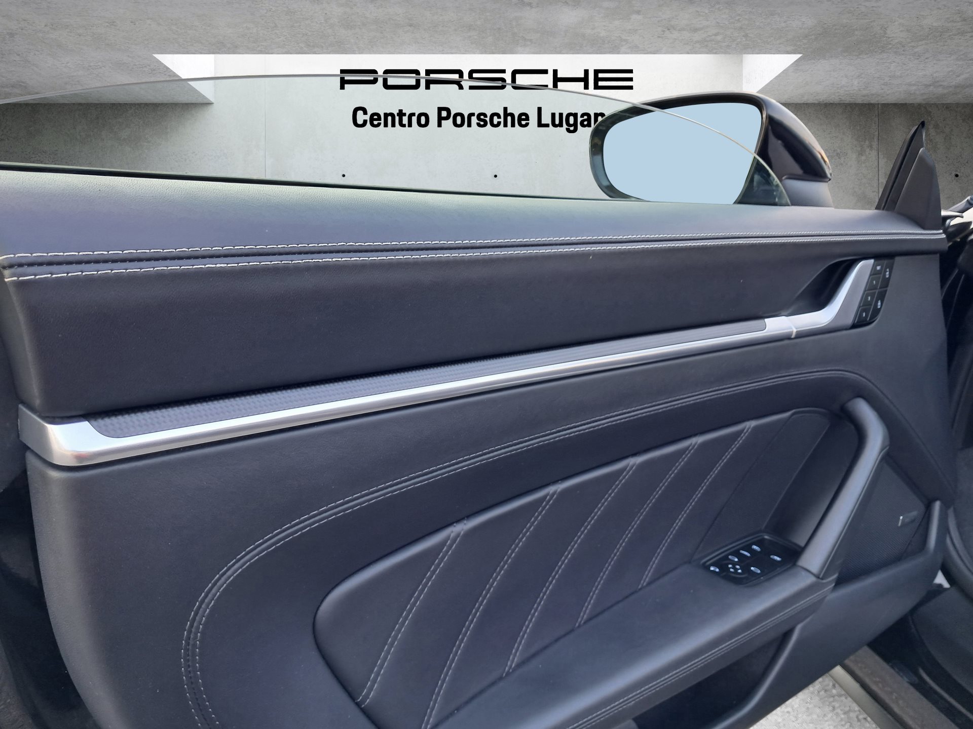 PORSCHE Cayenne E-Hybrid (MY24)-image-15