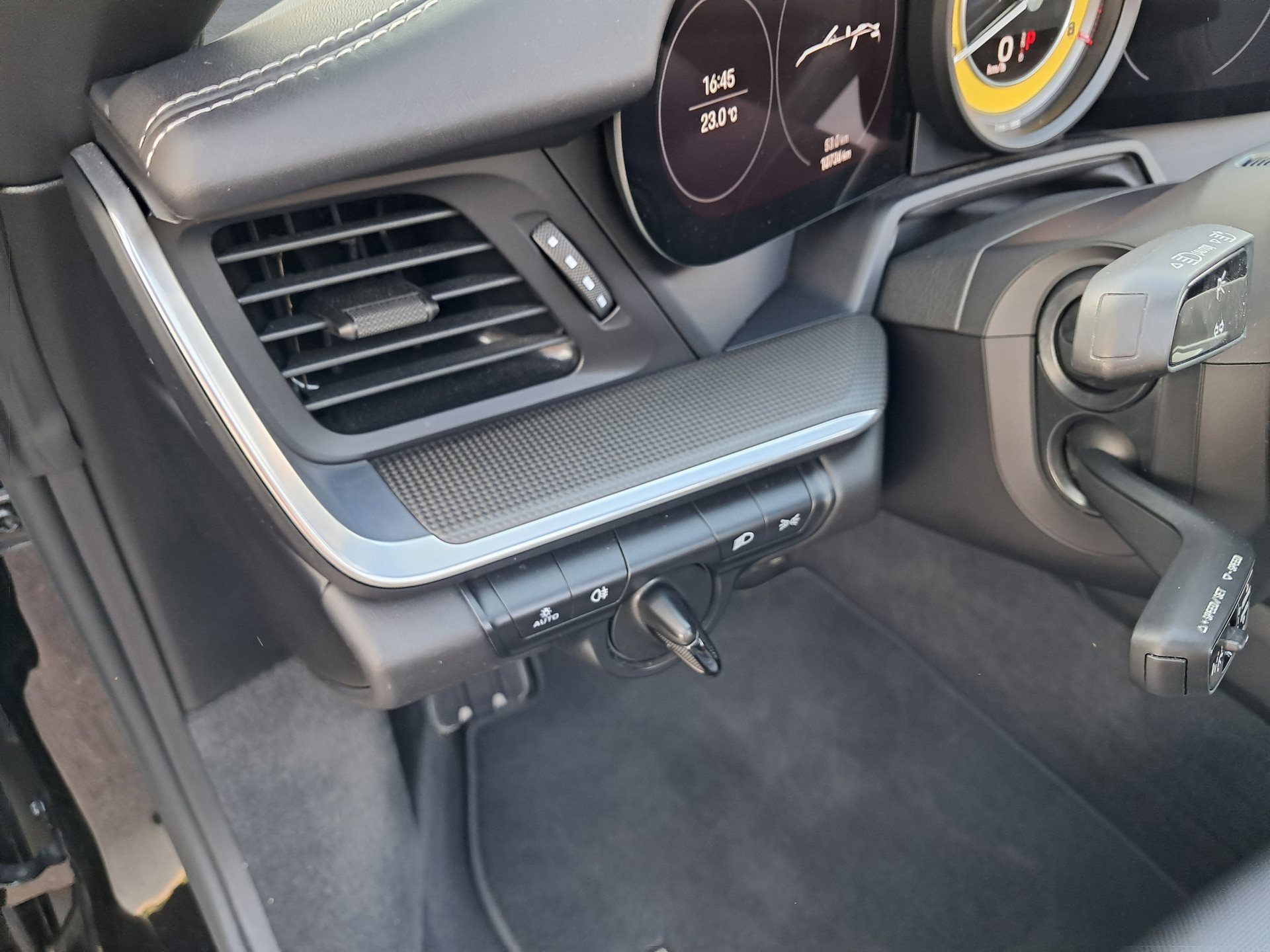 PORSCHE Cayenne E-Hybrid (MY24)-image-20
