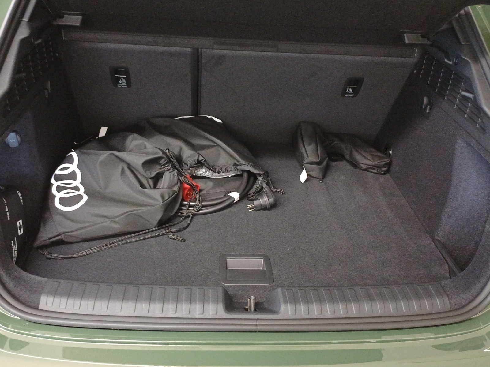 AUDI A3 Sportback TFSI e 200 kW S line Attraction S tronic-image-12