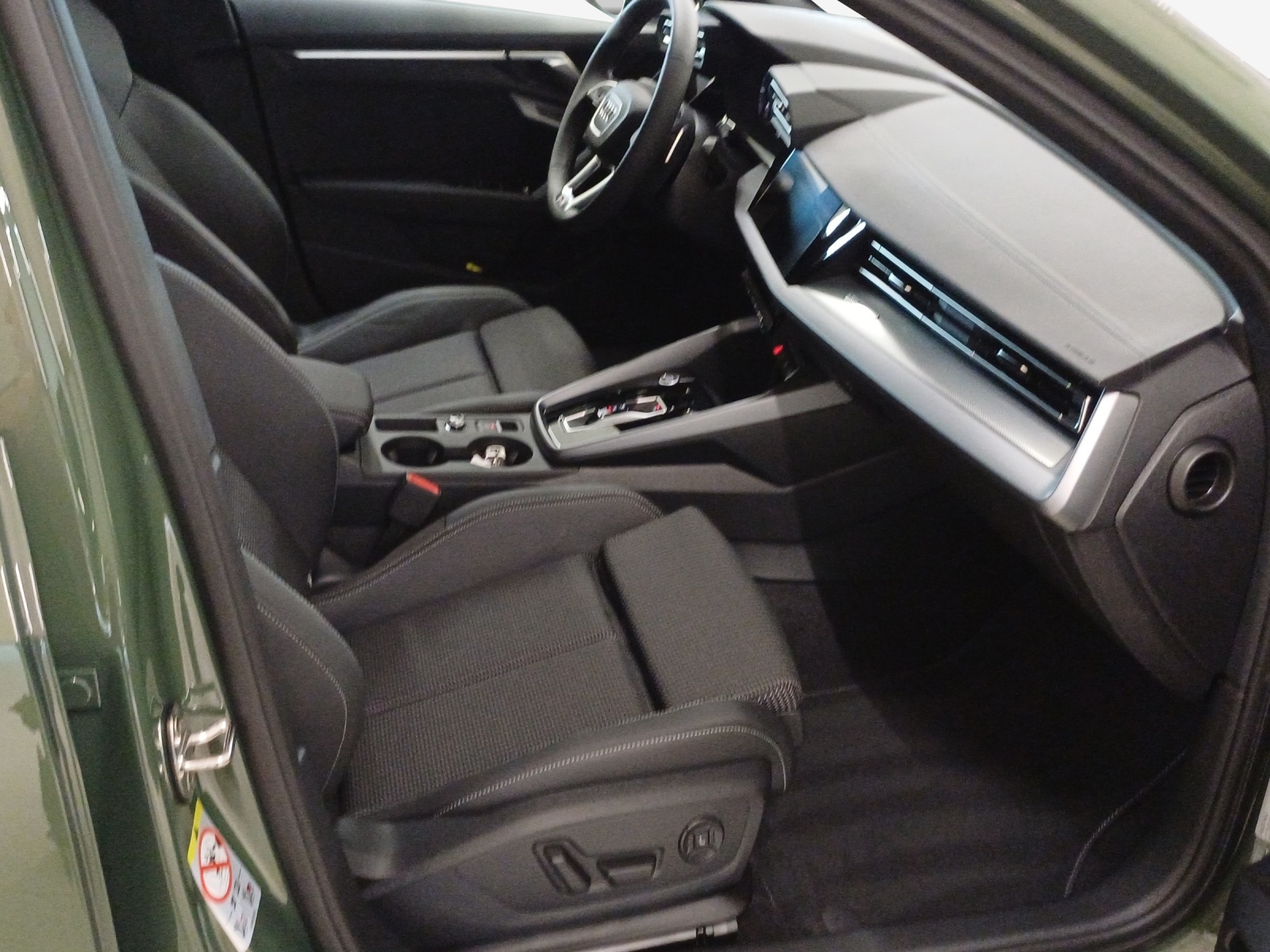 AUDI A3 Sportback TFSI e 200 kW S line Attraction S tronic-image-15