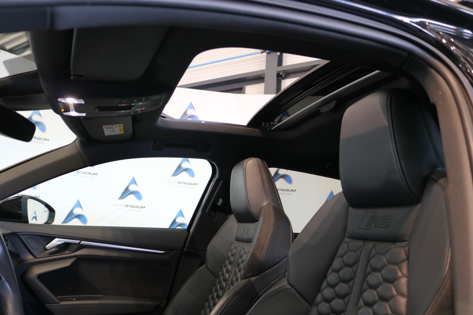 AUDI RS3 Sportback 2.5 TSI quattro S-tronic-image-56