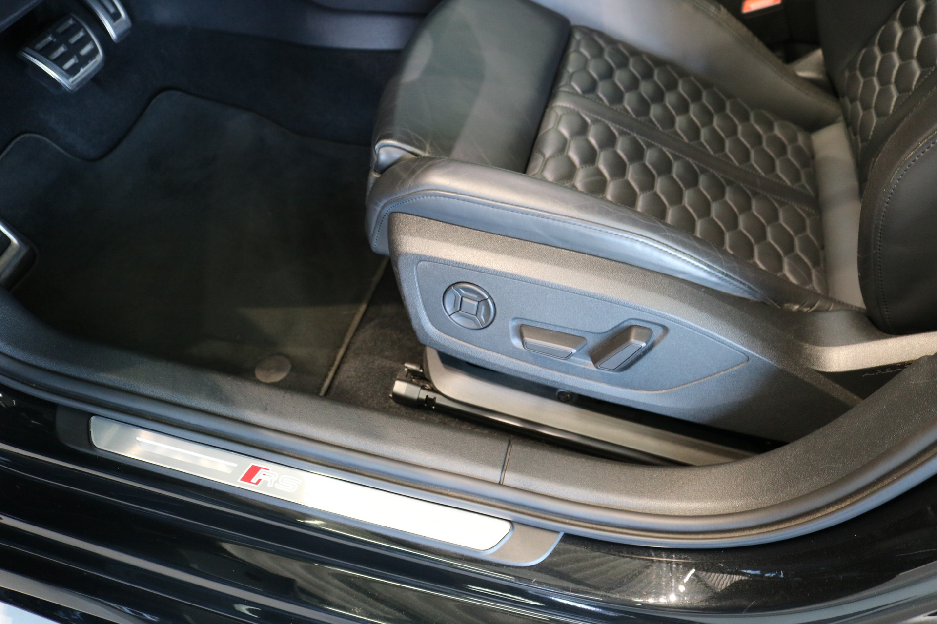 AUDI RS3 Sportback 2.5 TSI quattro S-tronic-image-47