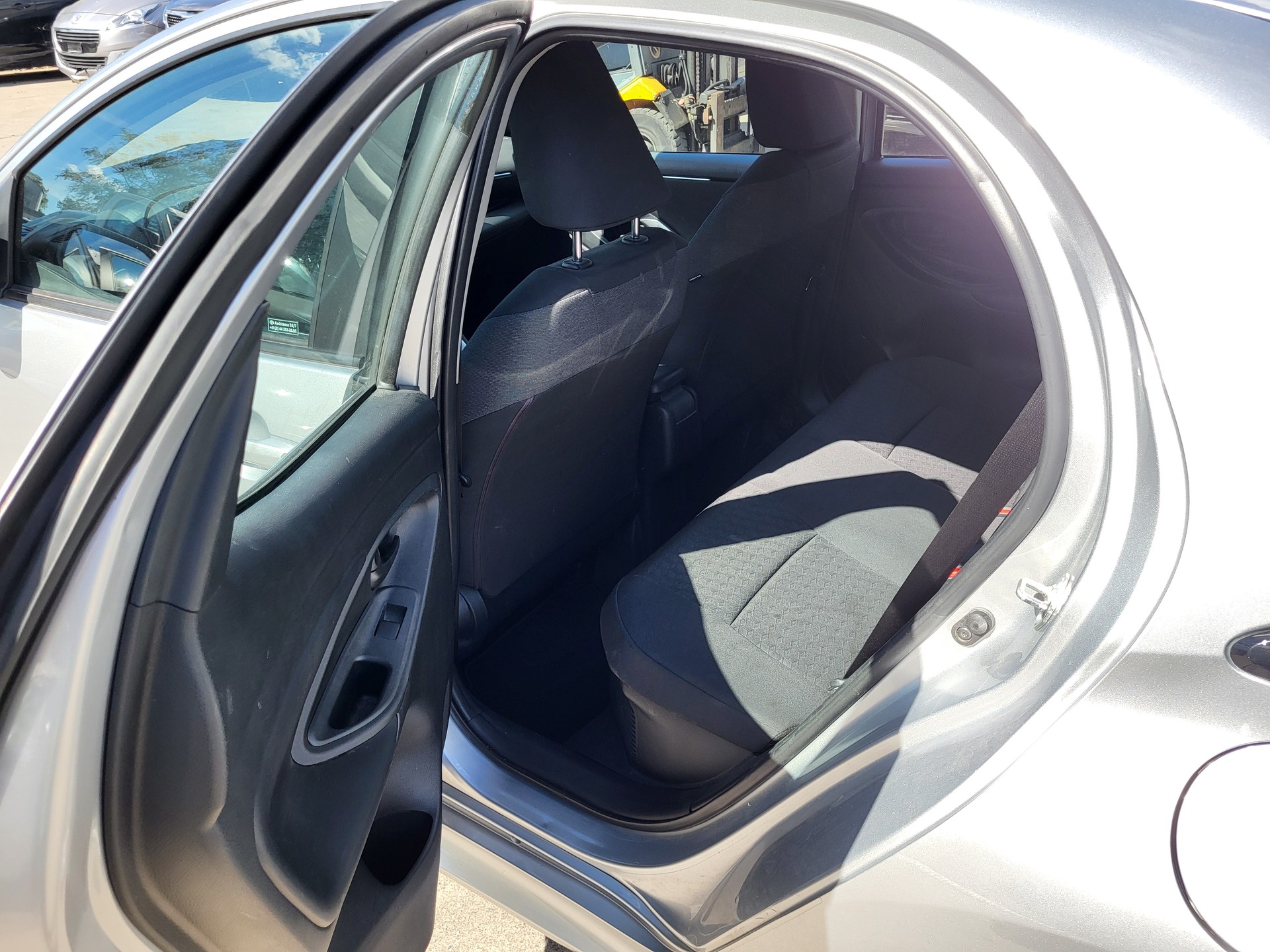 TOYOTA Yaris 1.5 Comfort e-CVT-image-12