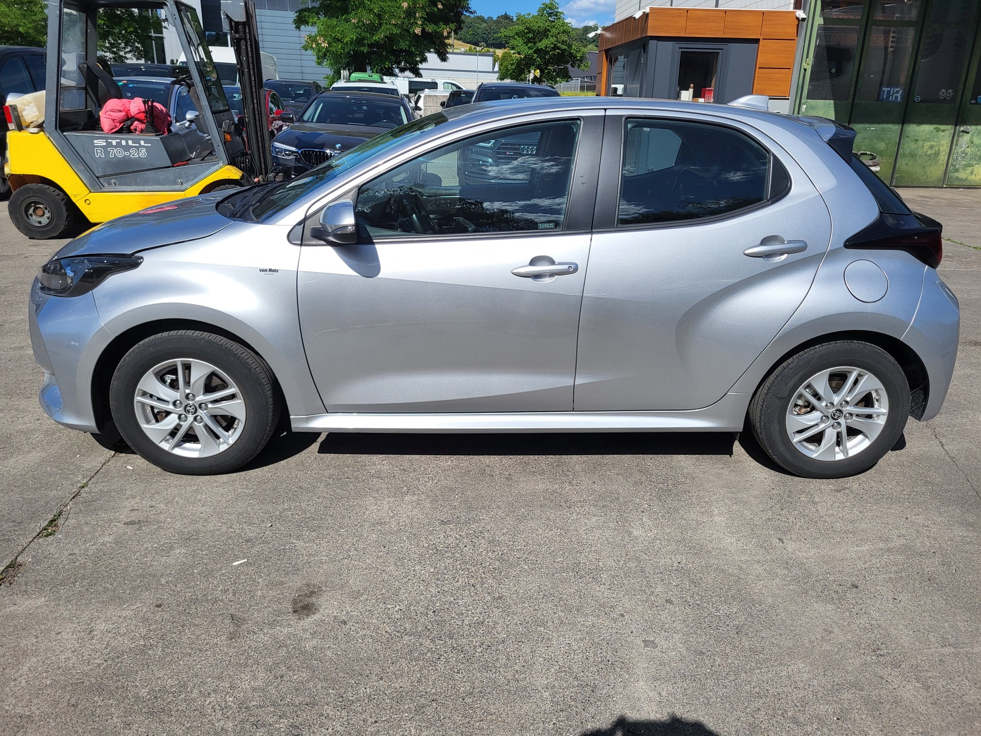 TOYOTA Yaris 1.5 Comfort e-CVT-image-10